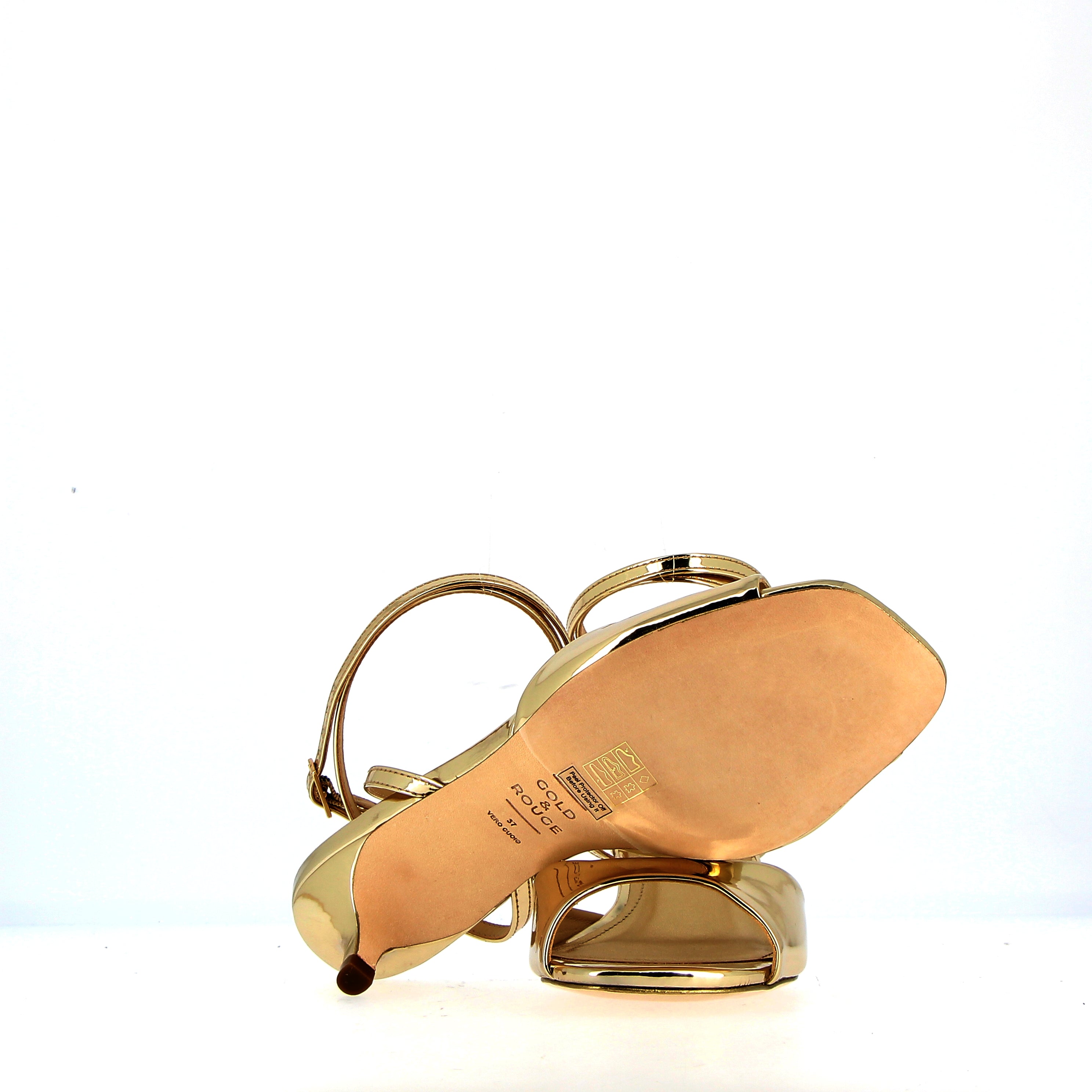 Low heel sandal in gold metal leather with strap