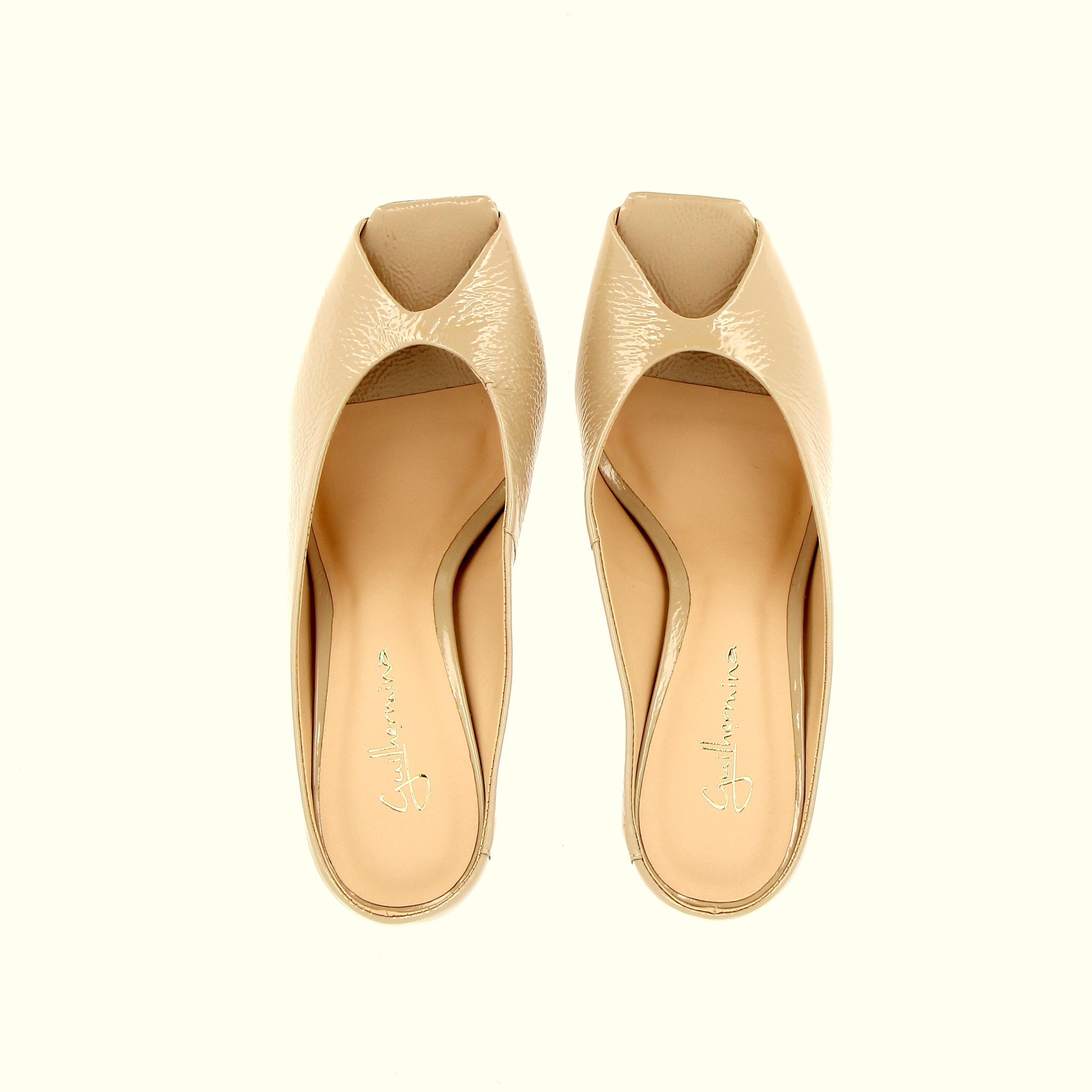 Sandalo mule in pelle lacca beige