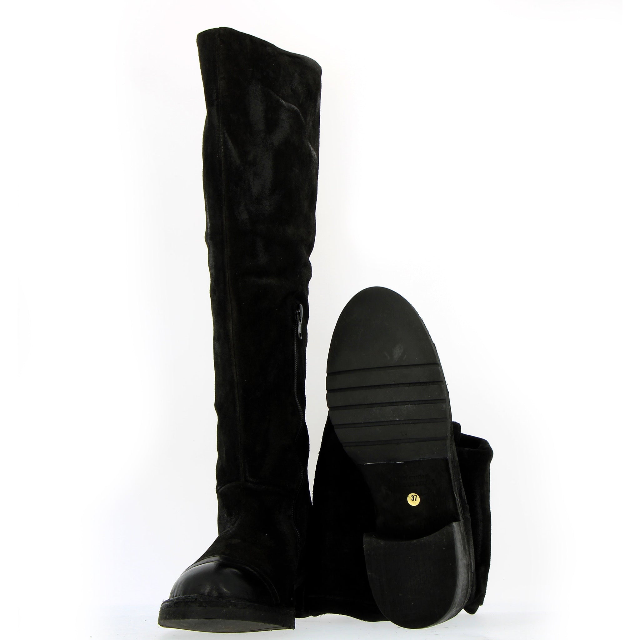 Boot in soft black suede with leather toe