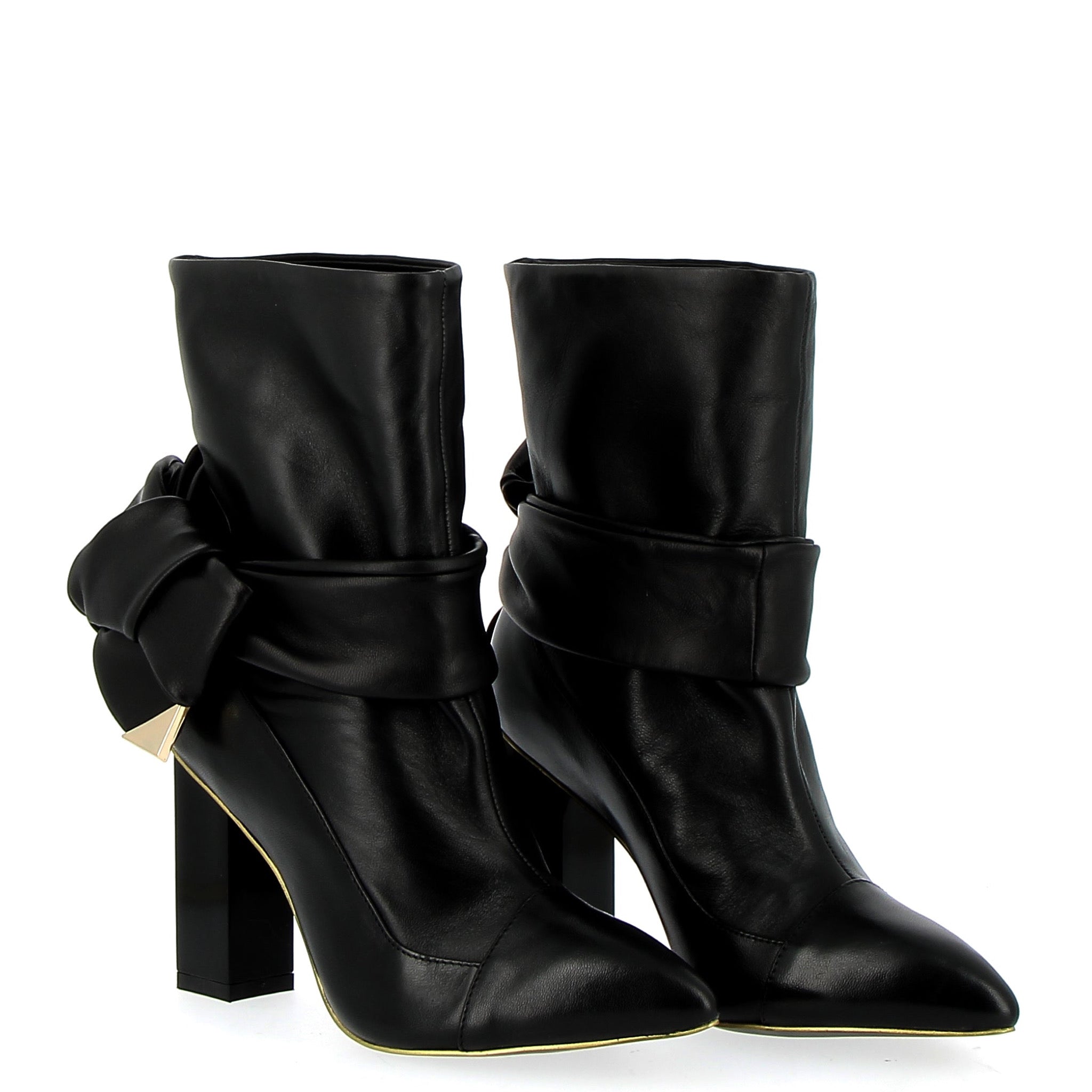 Nappa ankle boot with applicable bow