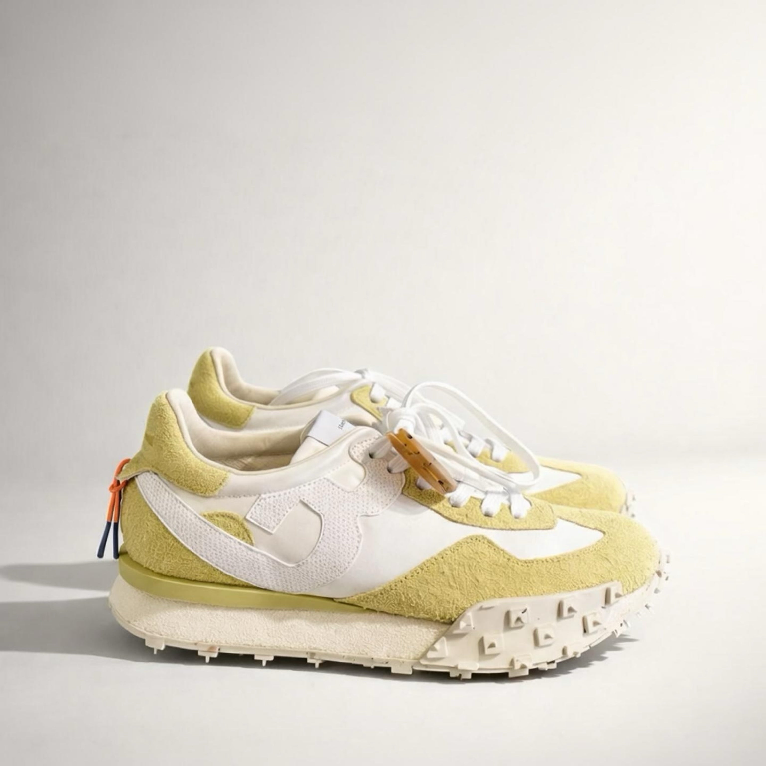 Sneaker Impact Plus bianca e camoscio color giallo lime con suola light