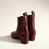 Stivaletto allacciato in morbida vernice borgogna