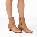 Stivaletto gambale alto in morbida pelle deserto