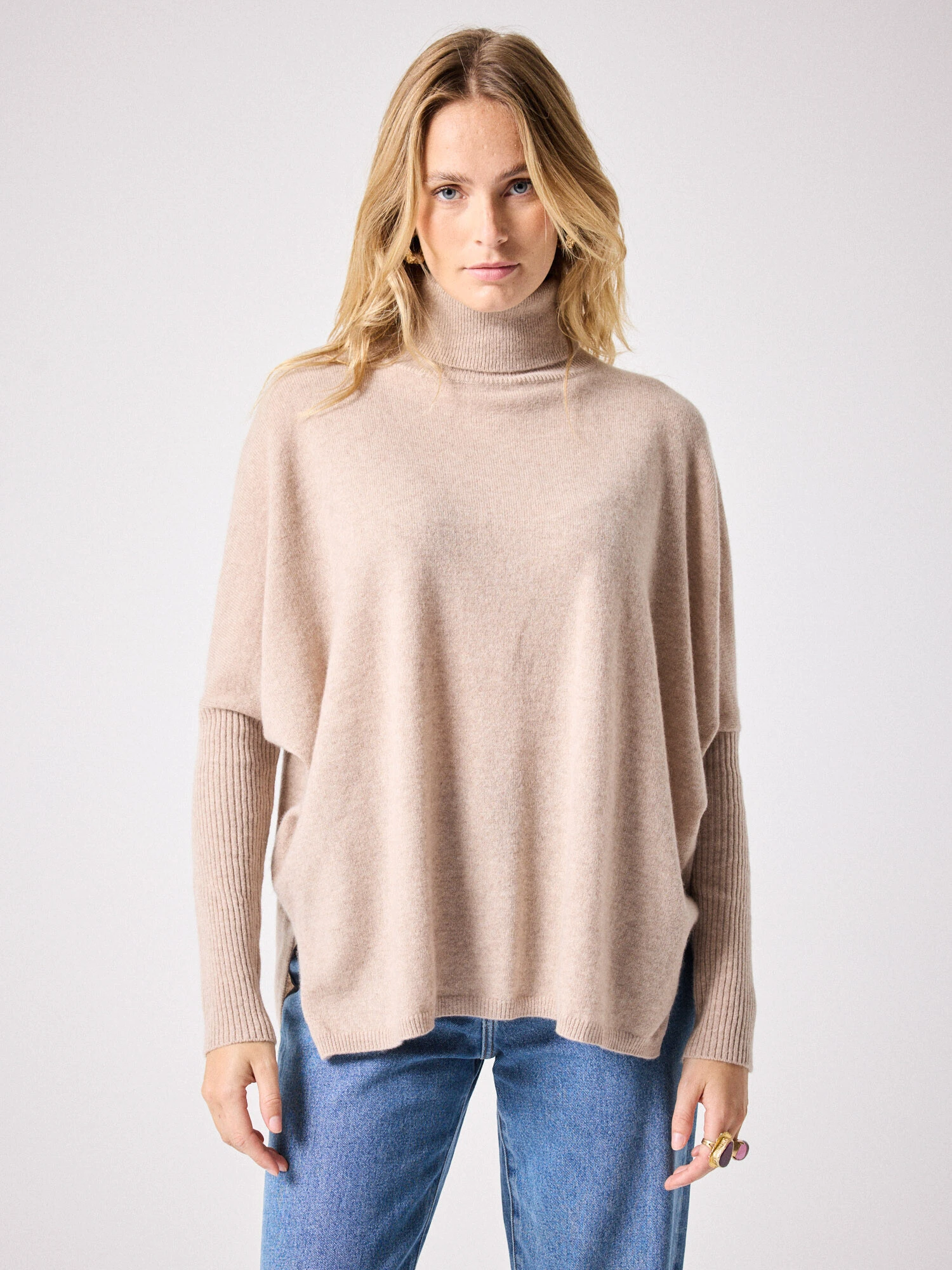 Maglione collo alto Margareth in cashmere terre fumée