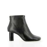 Stivaletto nero in pelle forma a piede