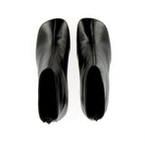 Stivaletto nero in pelle forma a piede