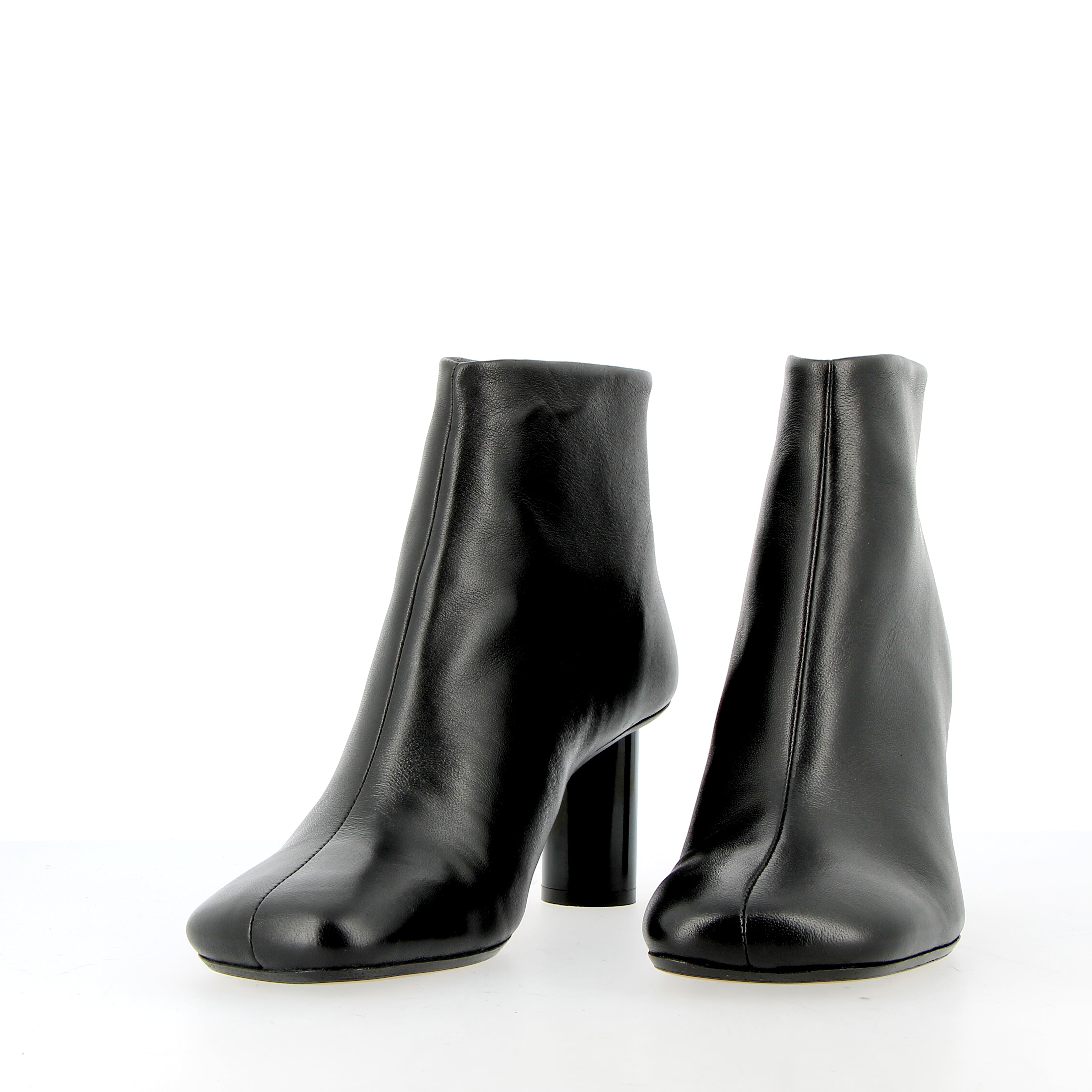 Stivaletto nero in pelle forma a piede