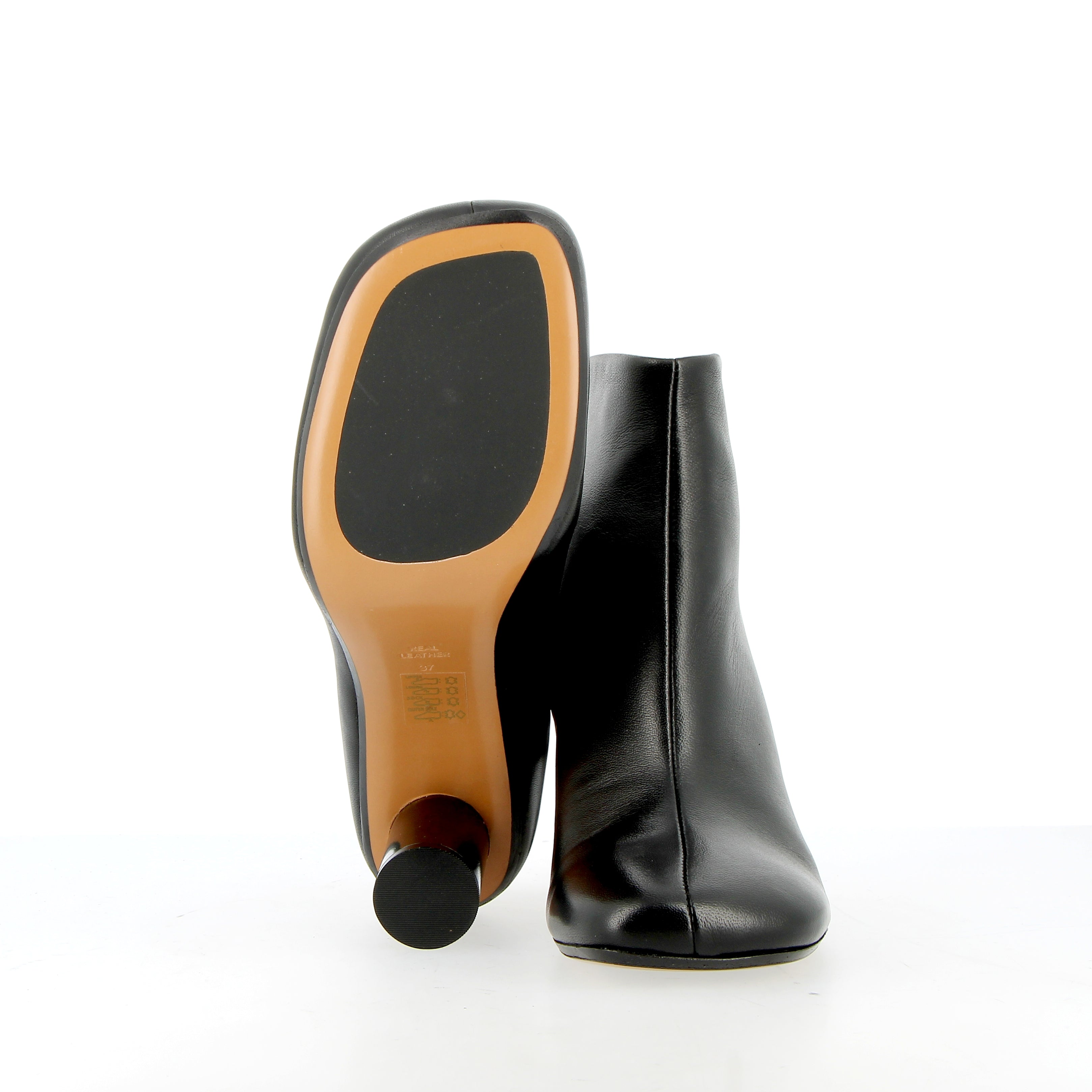 Stivaletto nero in pelle forma a piede