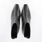 Zipped ankle boot in black leather