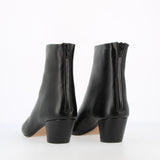 Zipped ankle boot in black leather