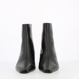 Zipped ankle boot in black leather