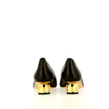 Decolleté in pelle nera tacco basso oro