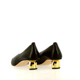 Decolleté in pelle nera tacco basso oro