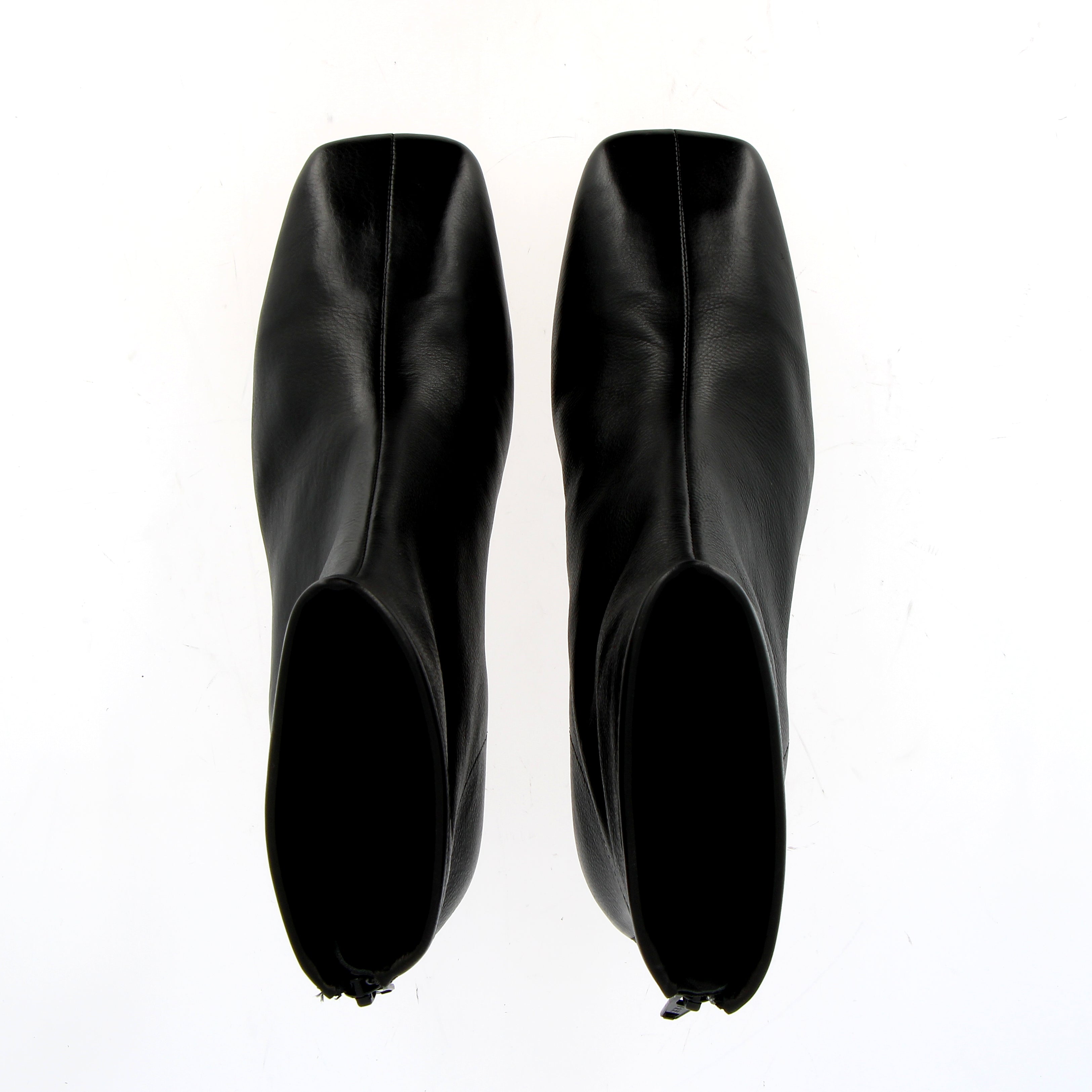 Stivaletto in pelle nera tacco basso