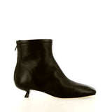 Stivaletto in pelle nera tacco basso