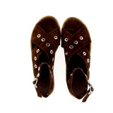 Sandalo borchiato in morbido camoscio testa di moro