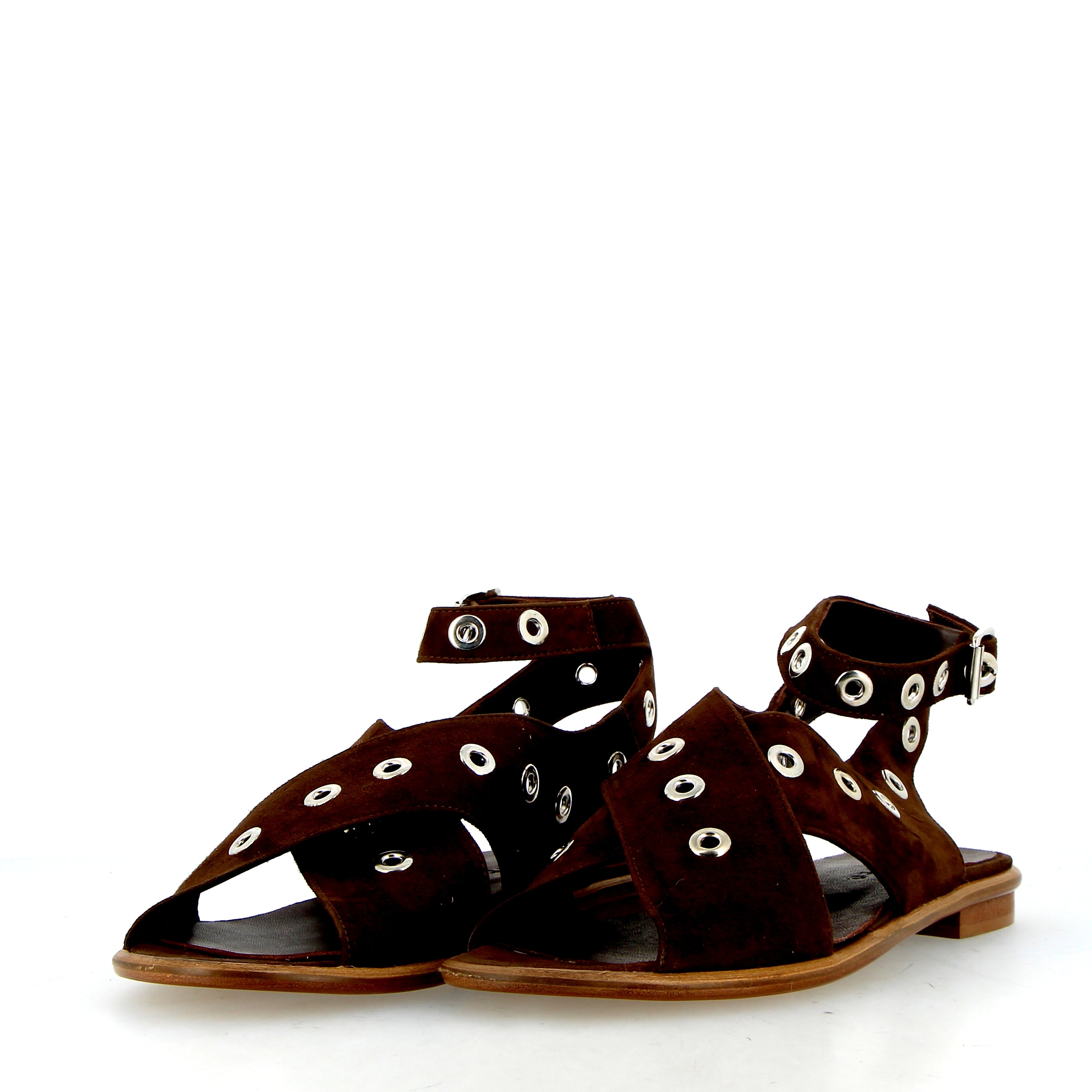 Sandalo borchiato in morbido camoscio testa di moro