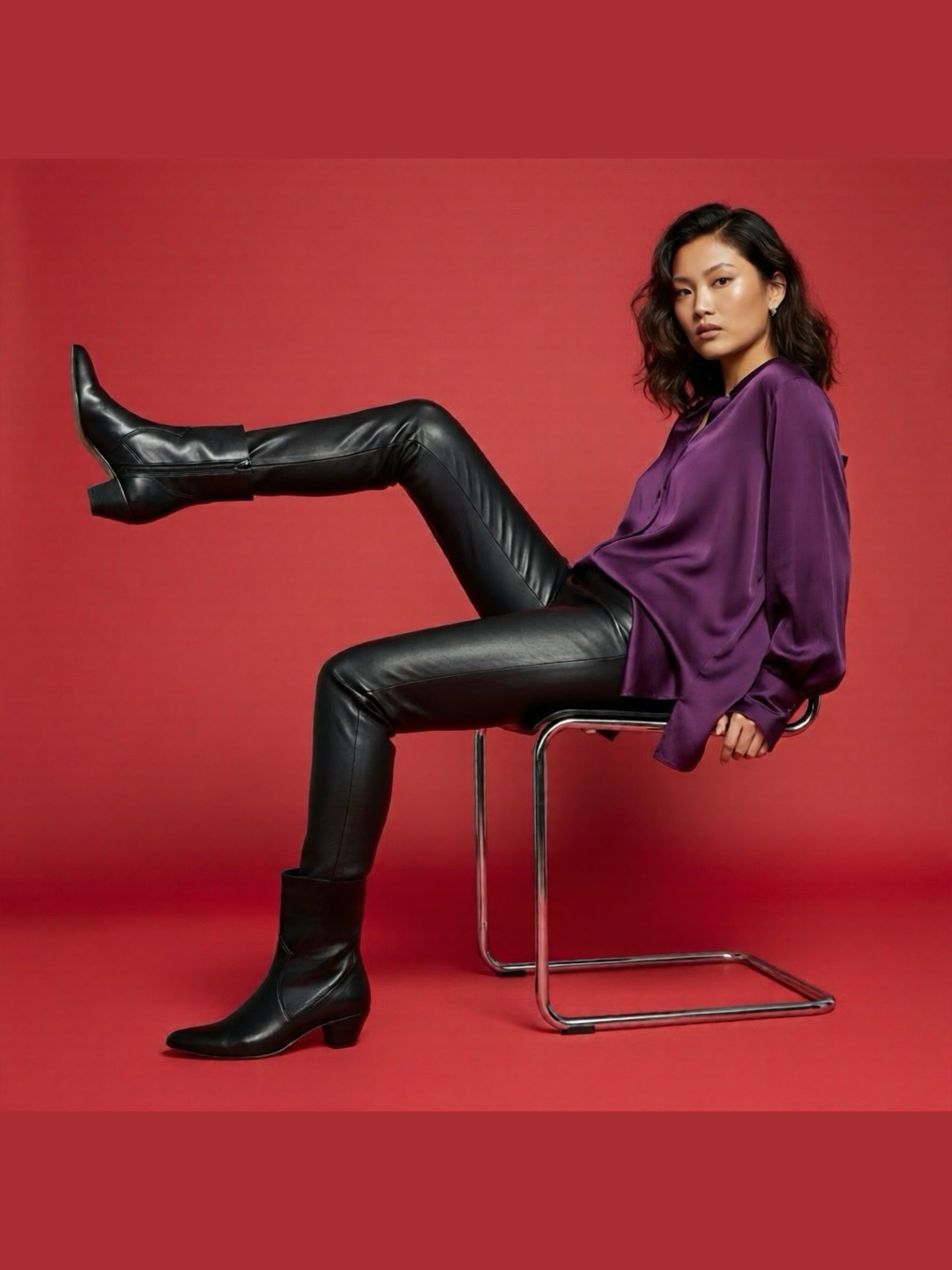 Stivaletto gambale alto in morbida pelle nera