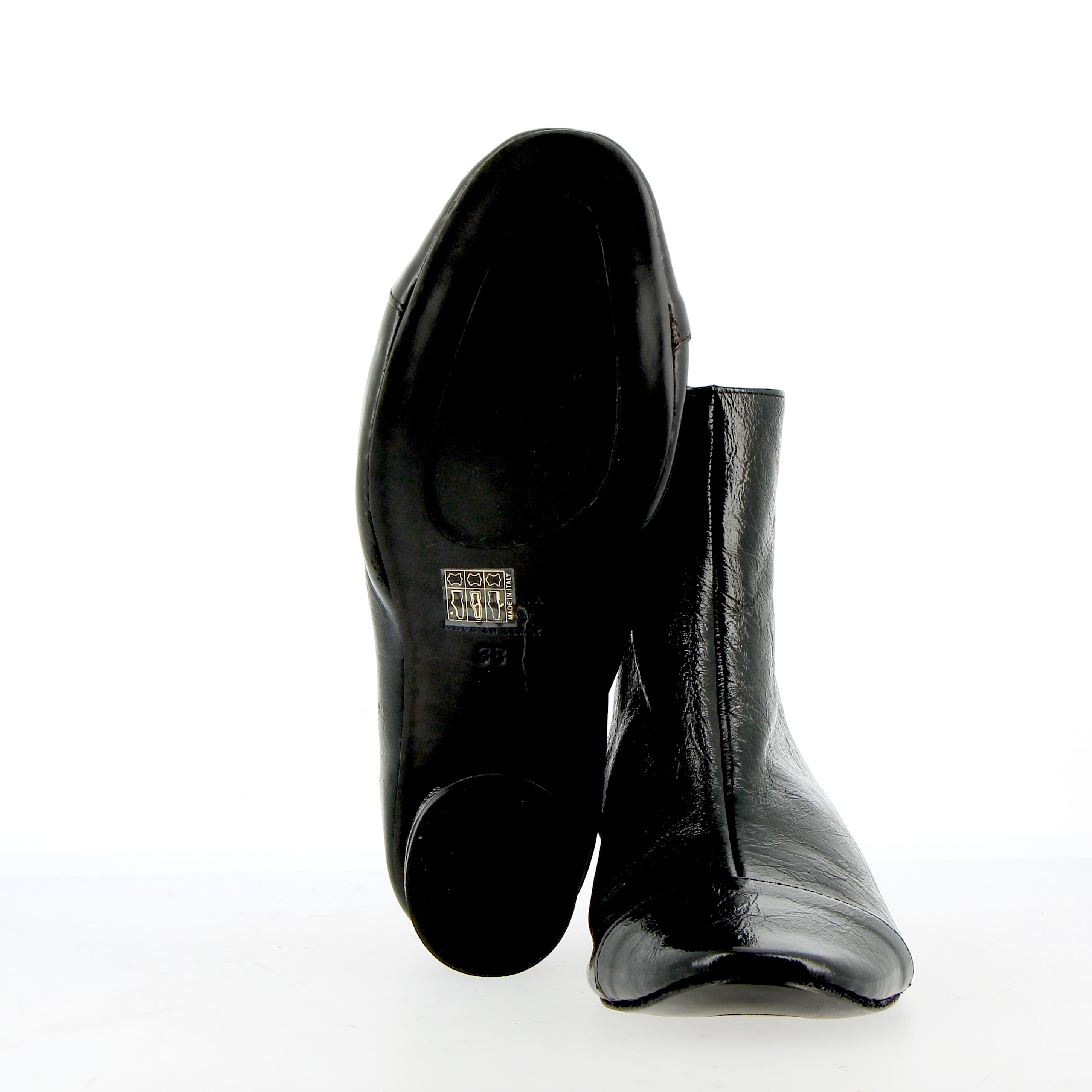 Ankle boot in soft black naplack leather