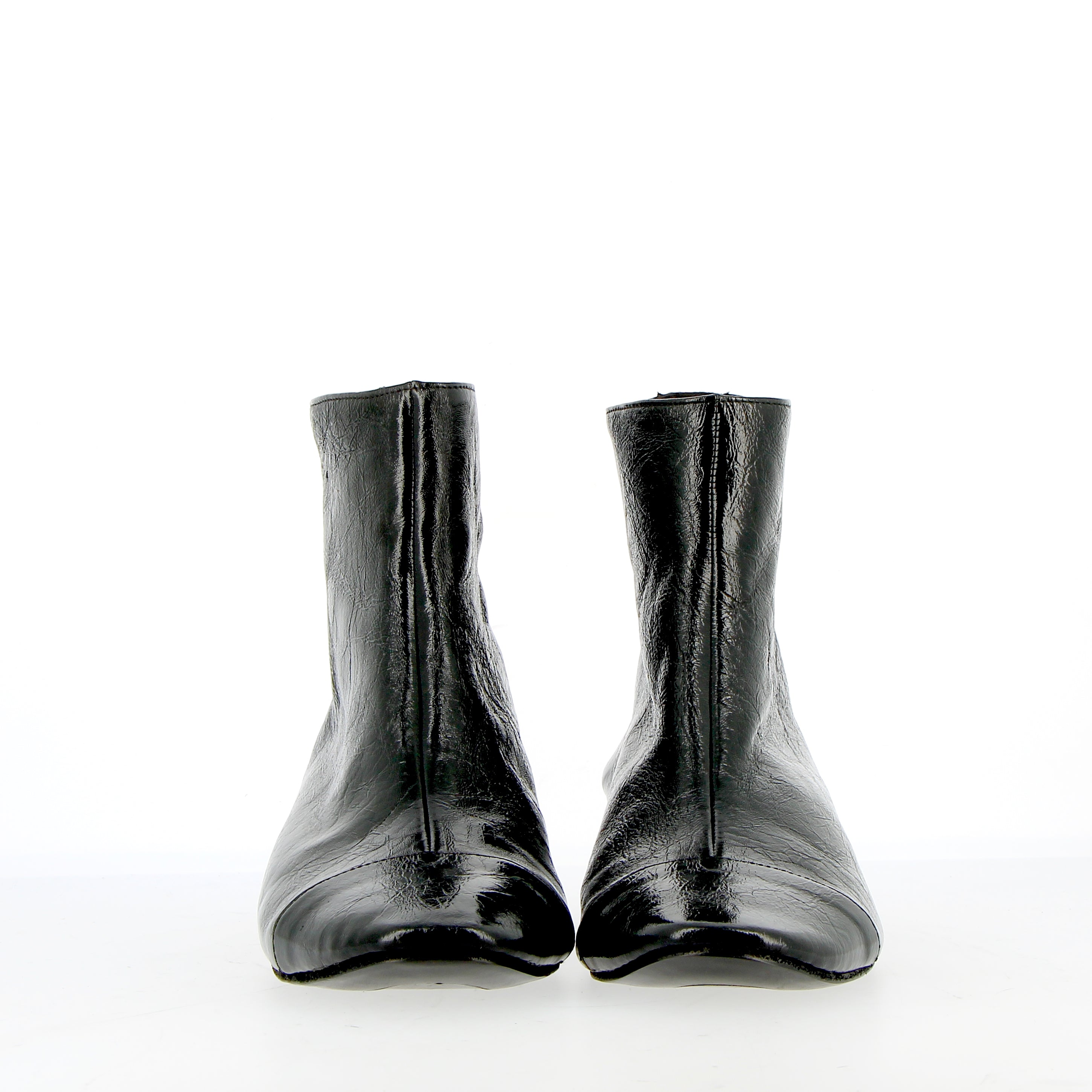 Ankle boot in soft black naplack leather