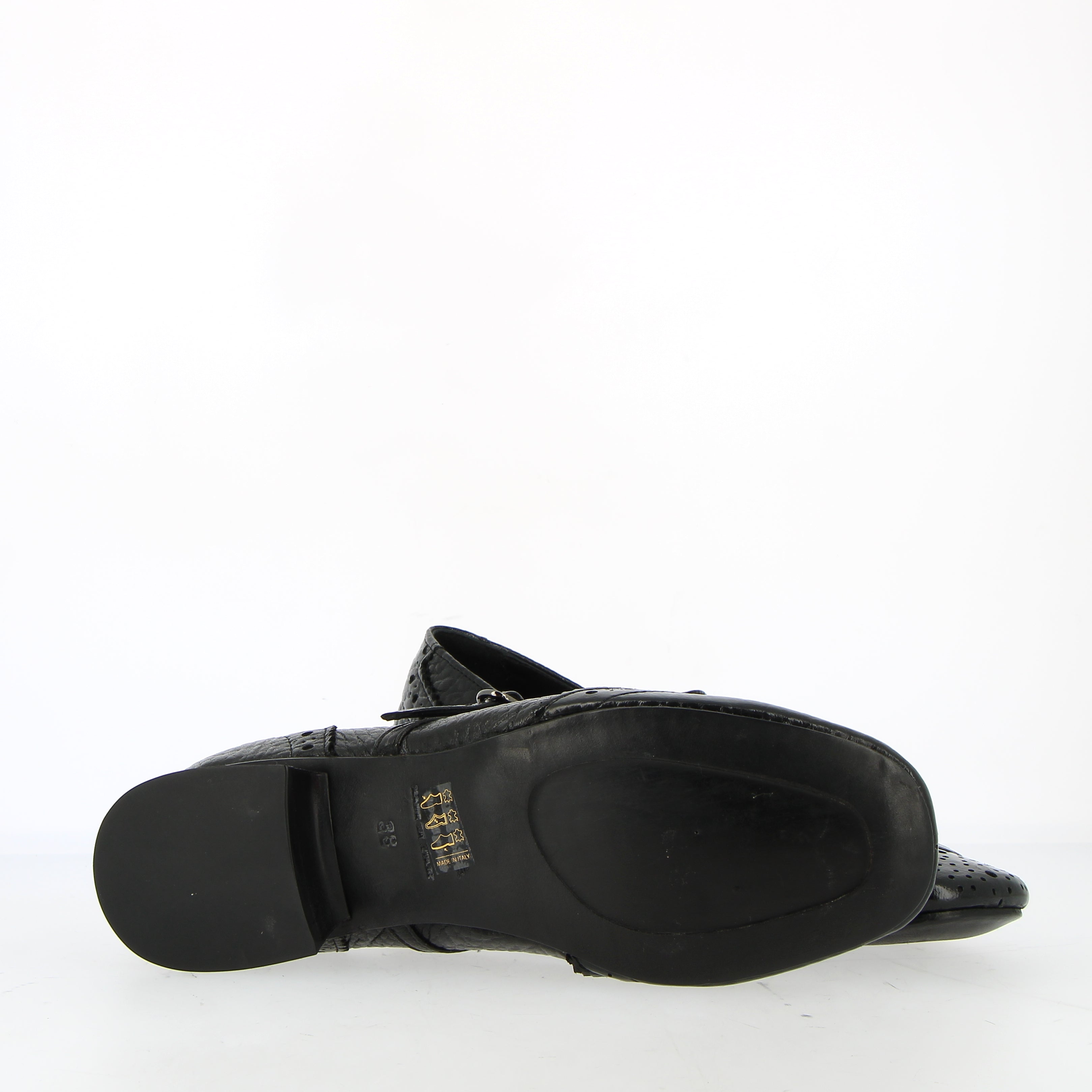 Ballerina bassa morbida in pelle vernice nera con cinturino