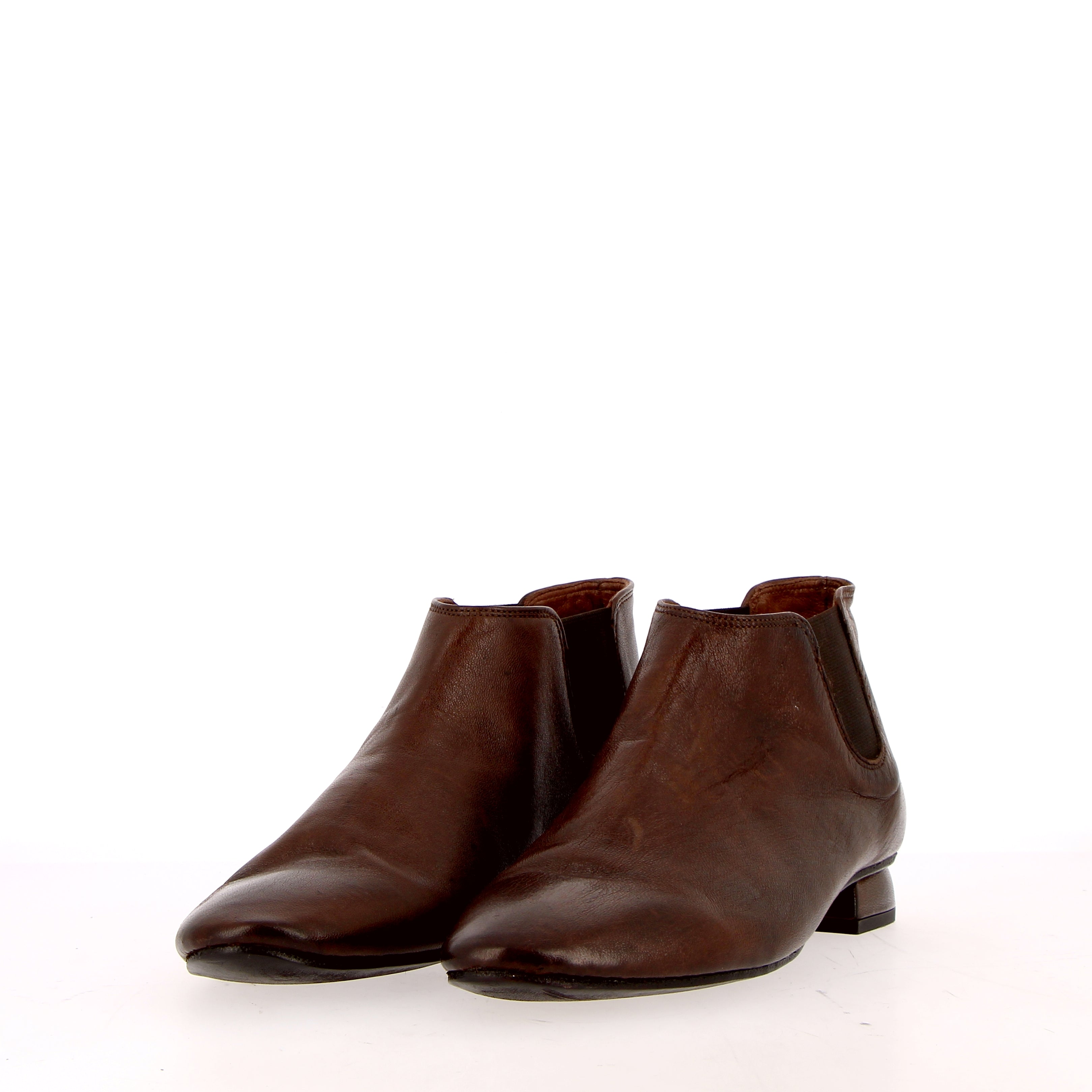 Low Chelsea boot in soft dark brown leather
