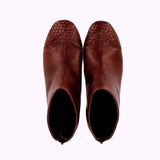 Ankle boot in soft saddle brown leather with weaving at the toe