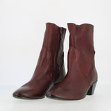 Stivaletto zippato in morbida nappa bordeaux