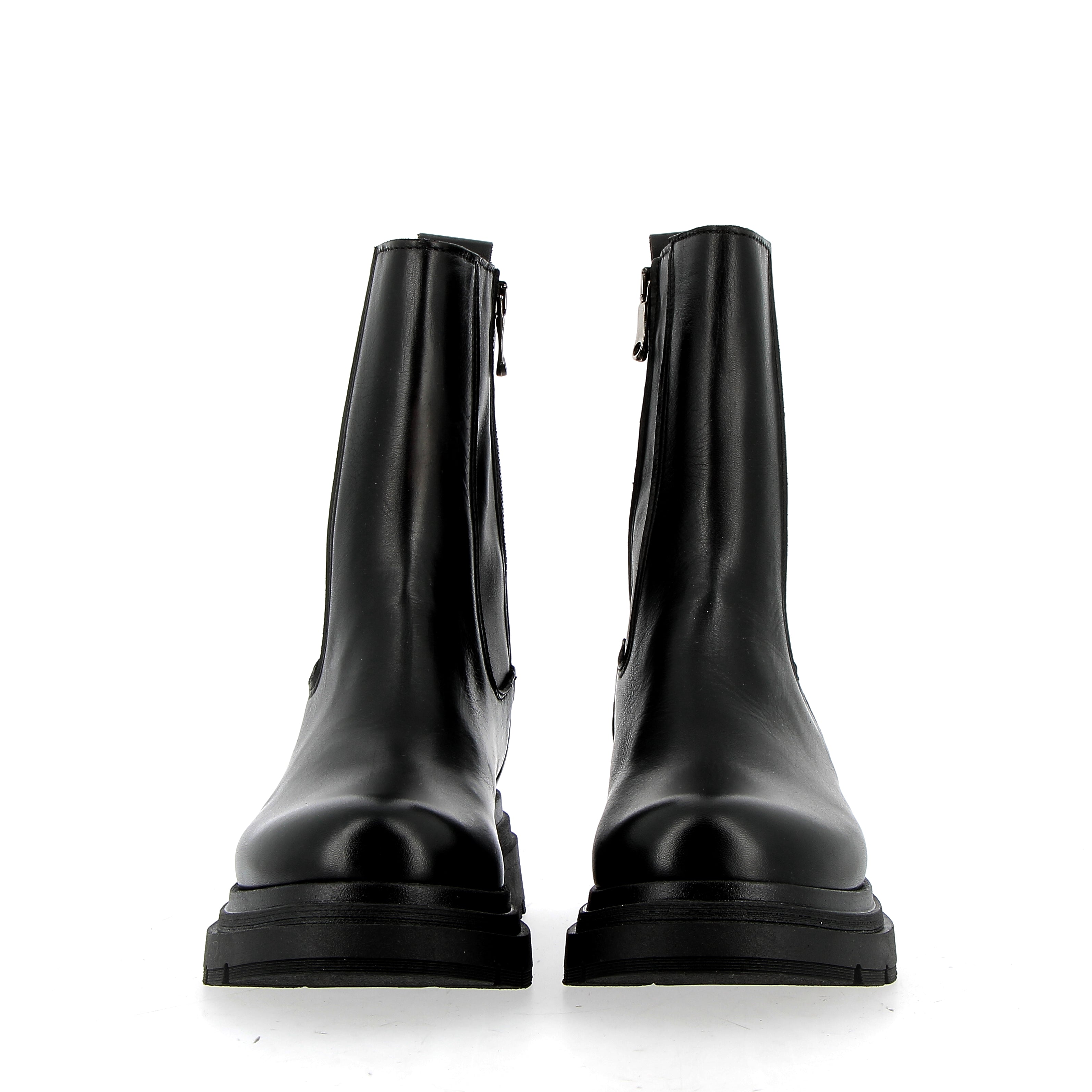 Black calfskin high Chelsea boot with zip