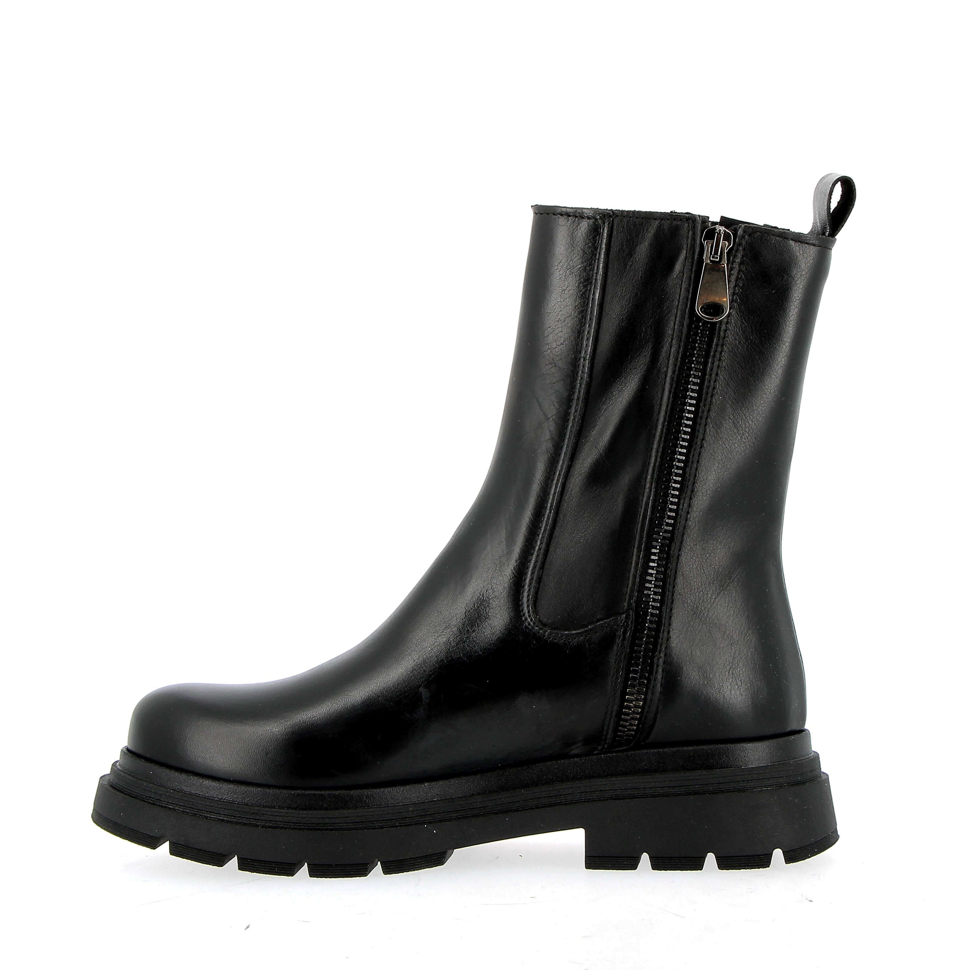 Black calfskin high Chelsea boot with zip