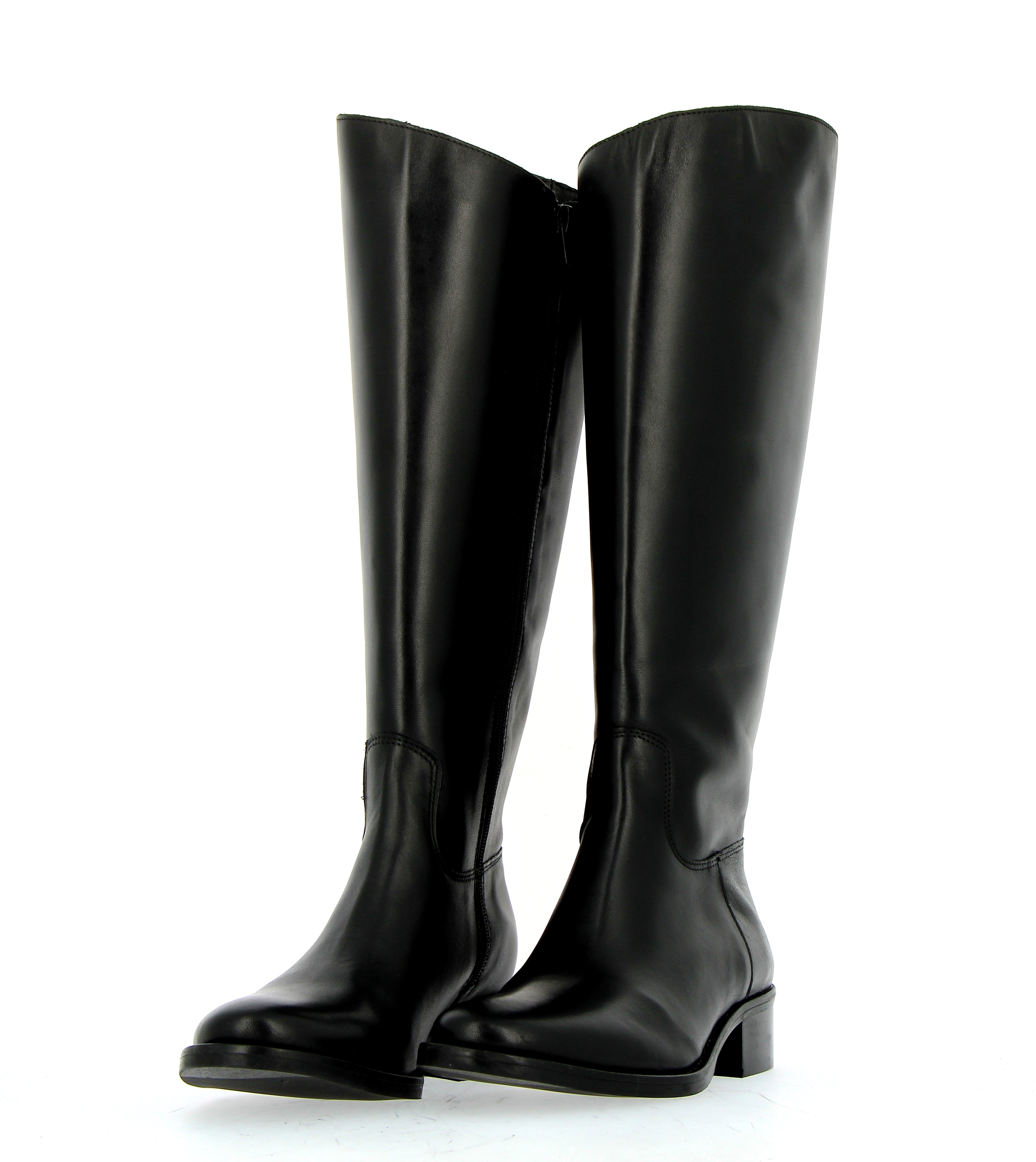 Black leather boot with zip