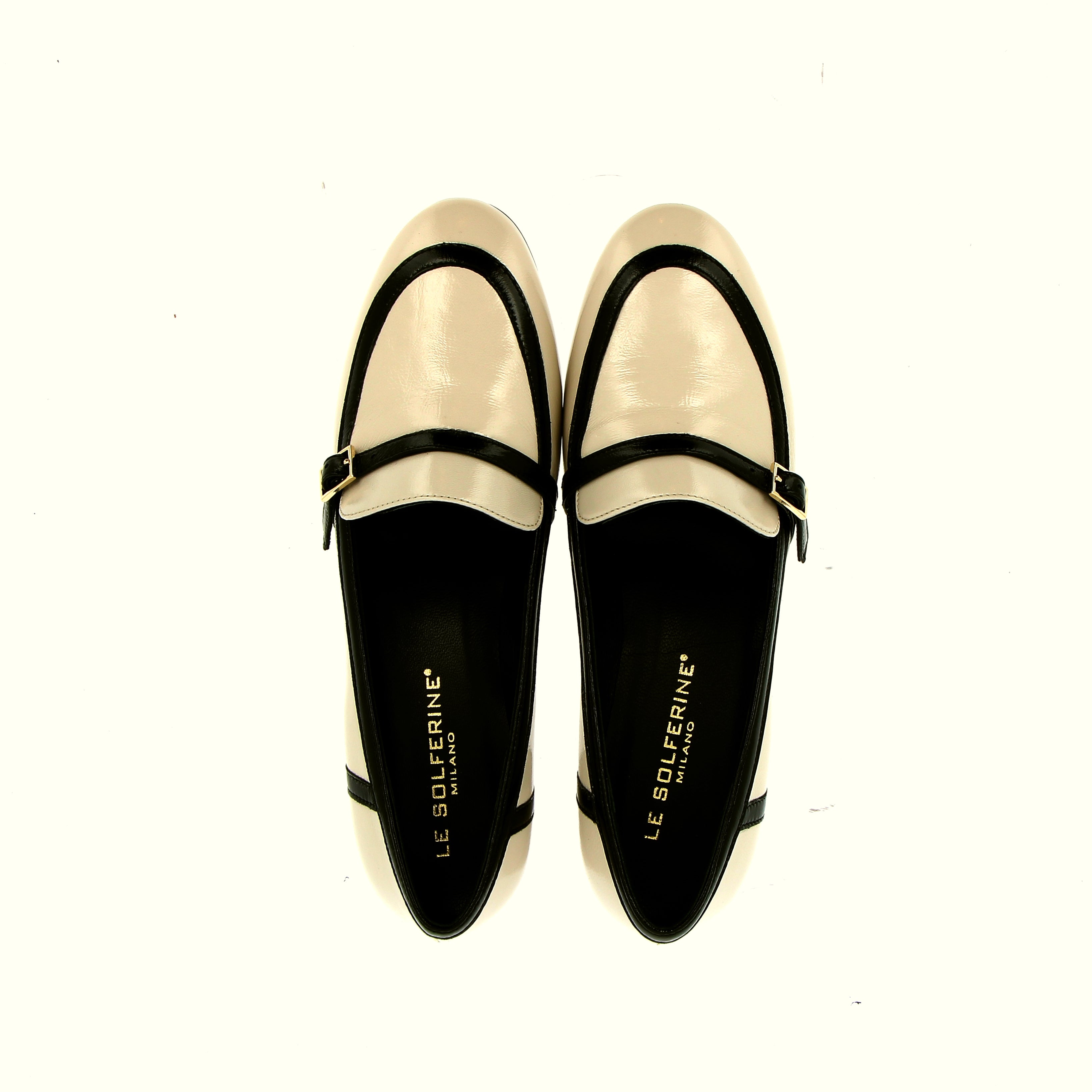 Mocassino in pelle beige con profili neri