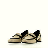 Mocassino in pelle beige con profili neri