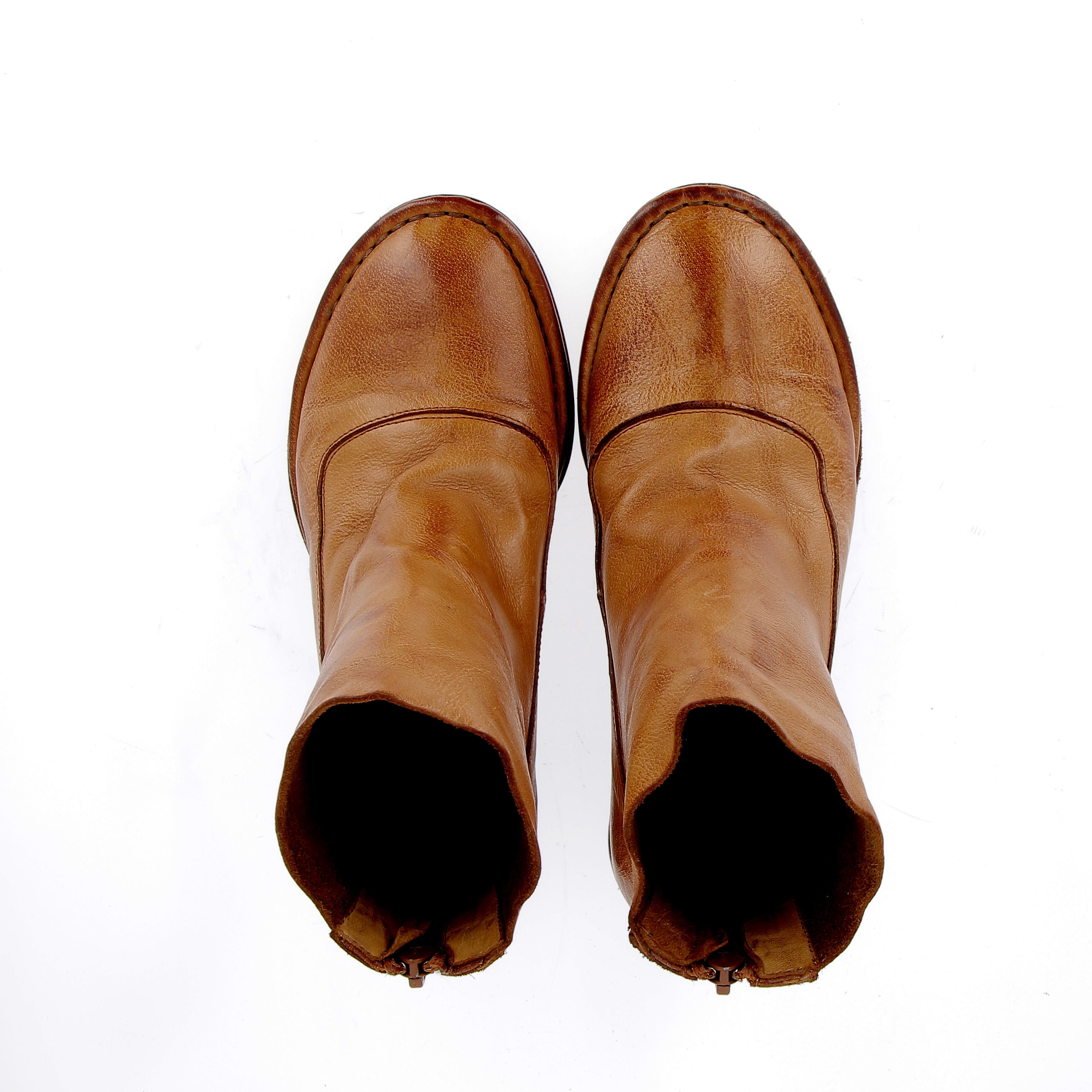 Ankle boot in soft tan leather