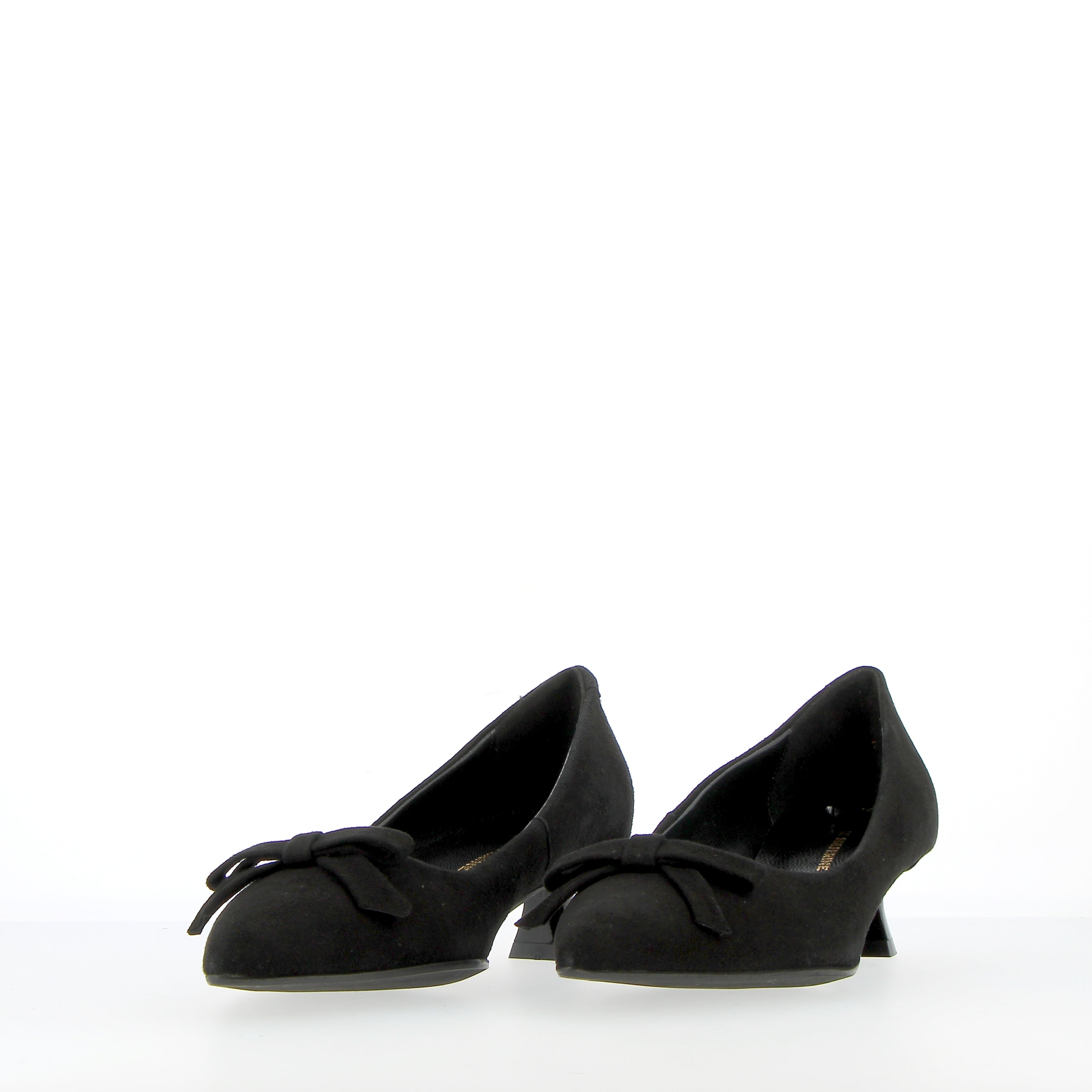 Black suede pumps medium heel 