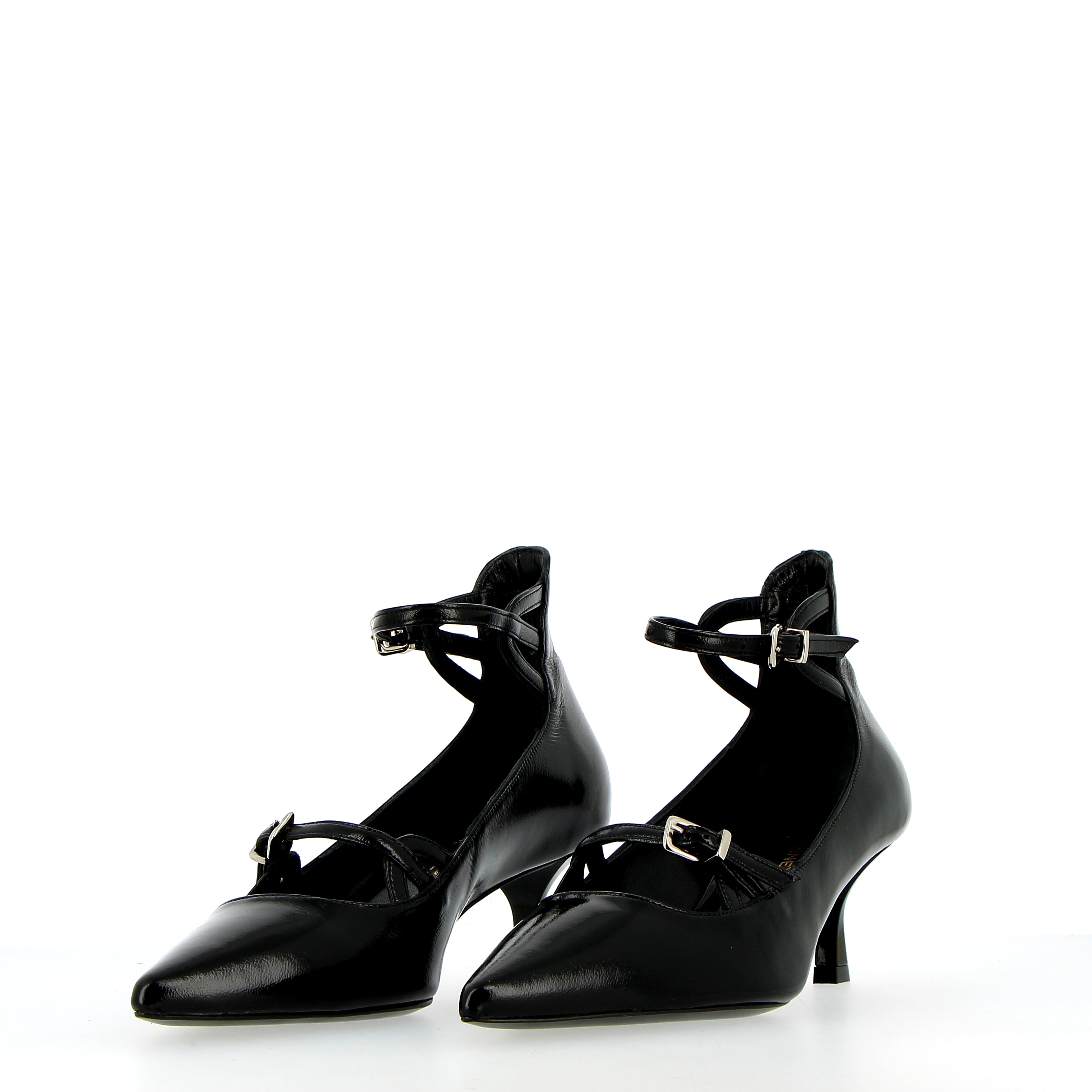 Black patent leather décolleté with straps