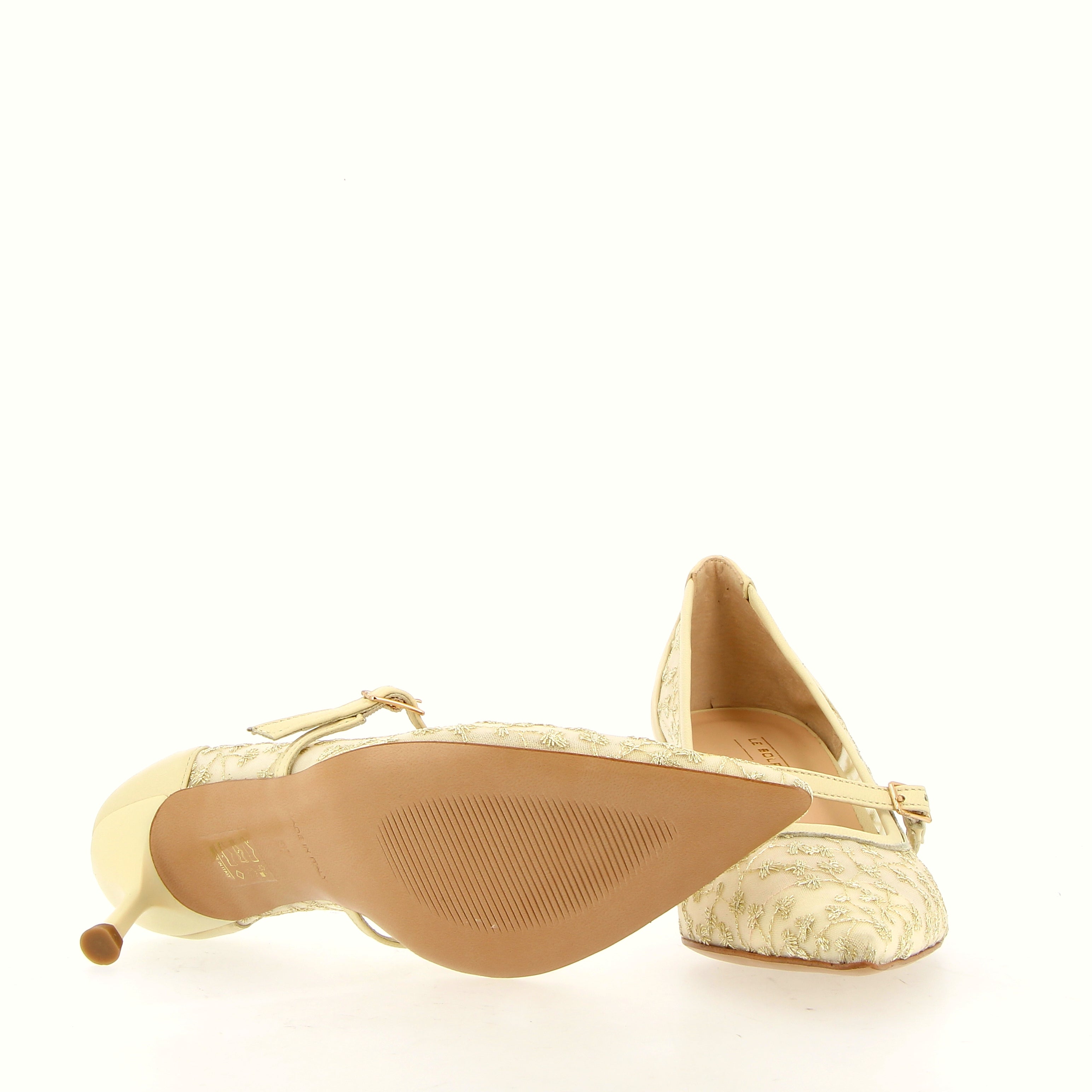 MaryJane romantica in rete fiorata nude