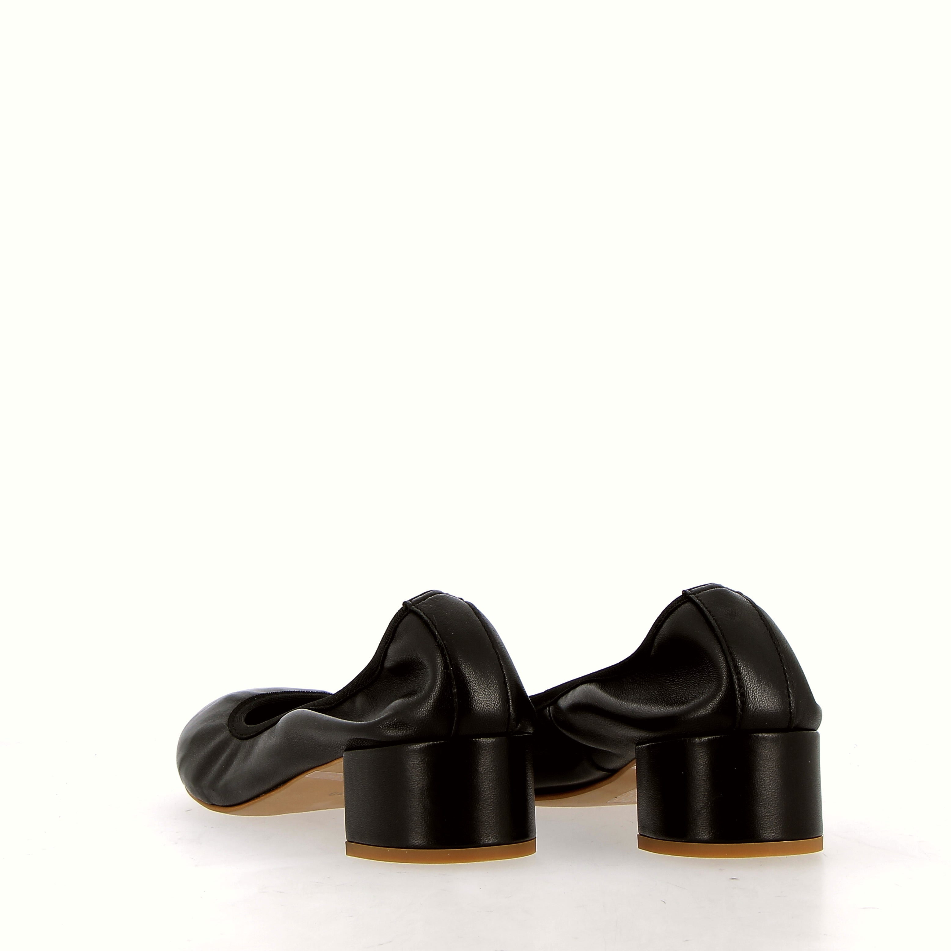 Pucker pump ballerina in nappa nera sfoderata