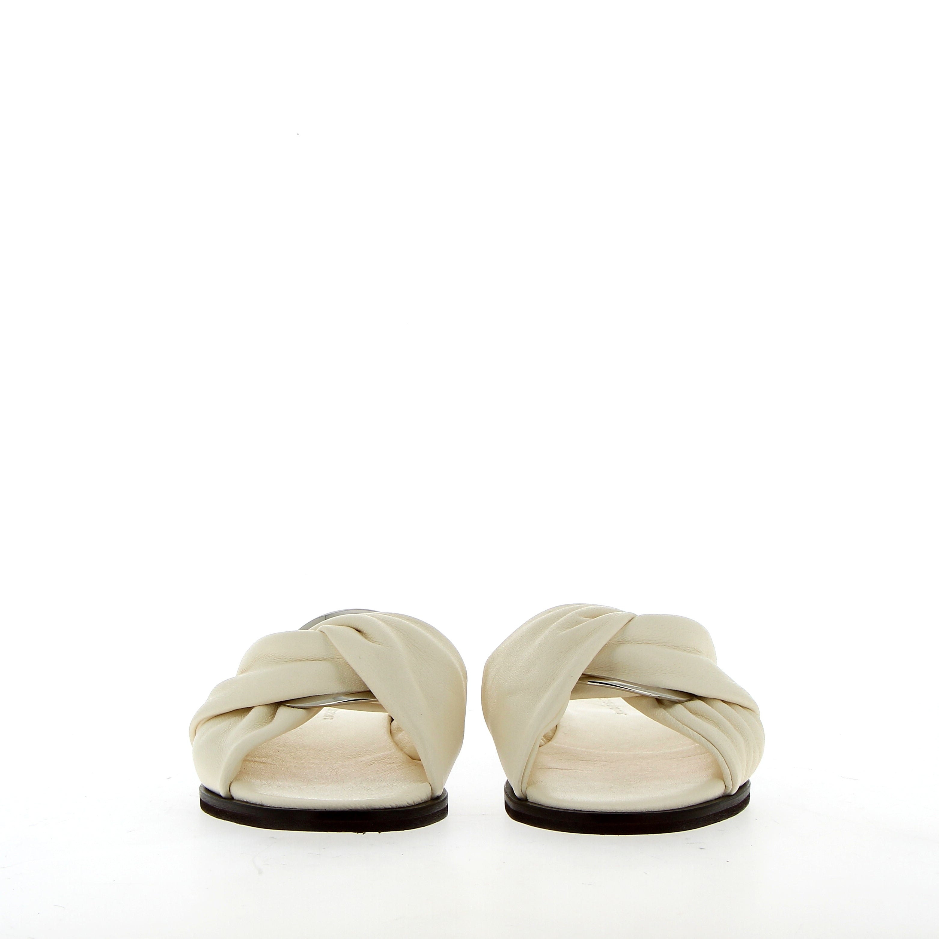 Milky white leather sandal with accessory