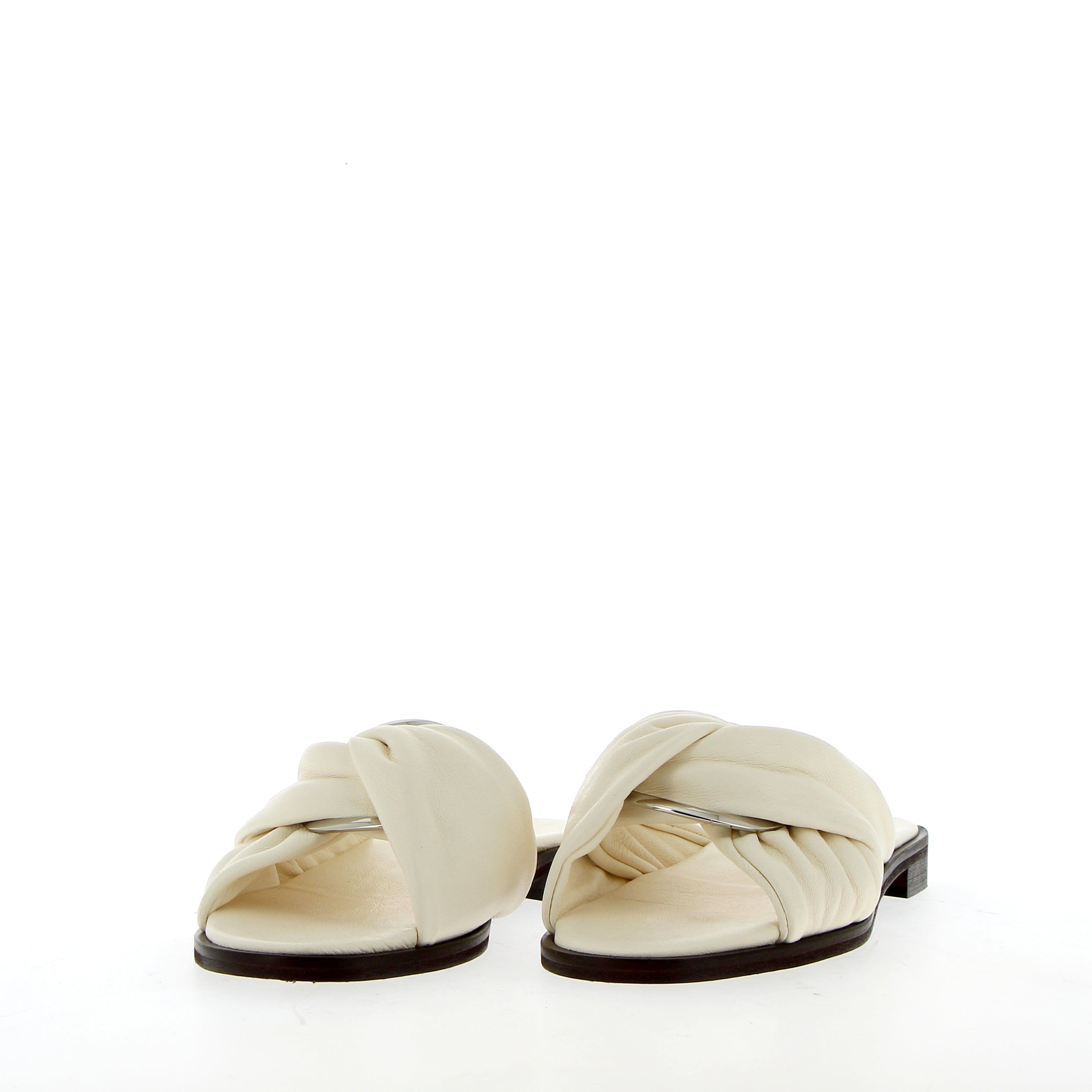 Milky white leather sandal with accessory