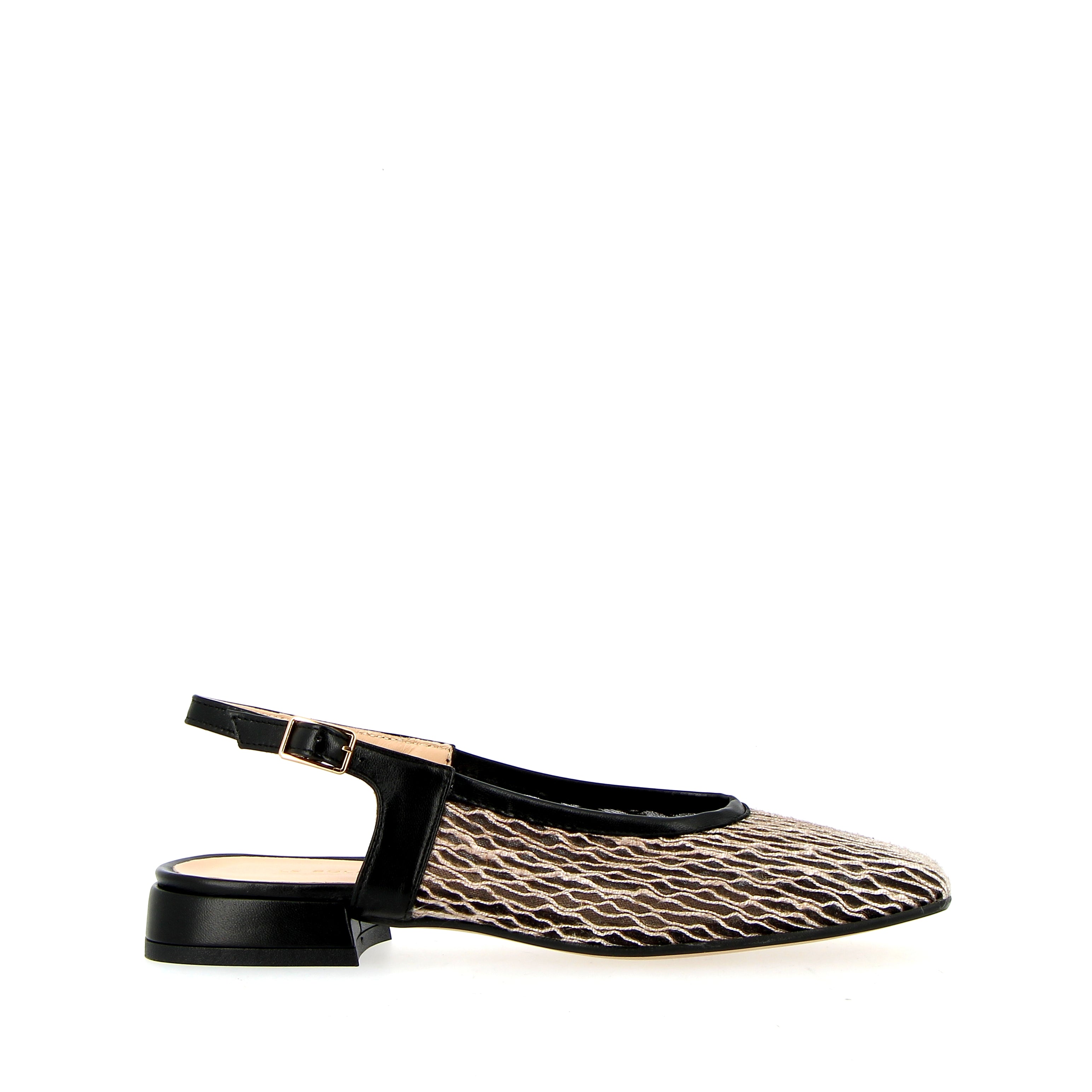 Slingback basso nero con tessuto a rete a motivi