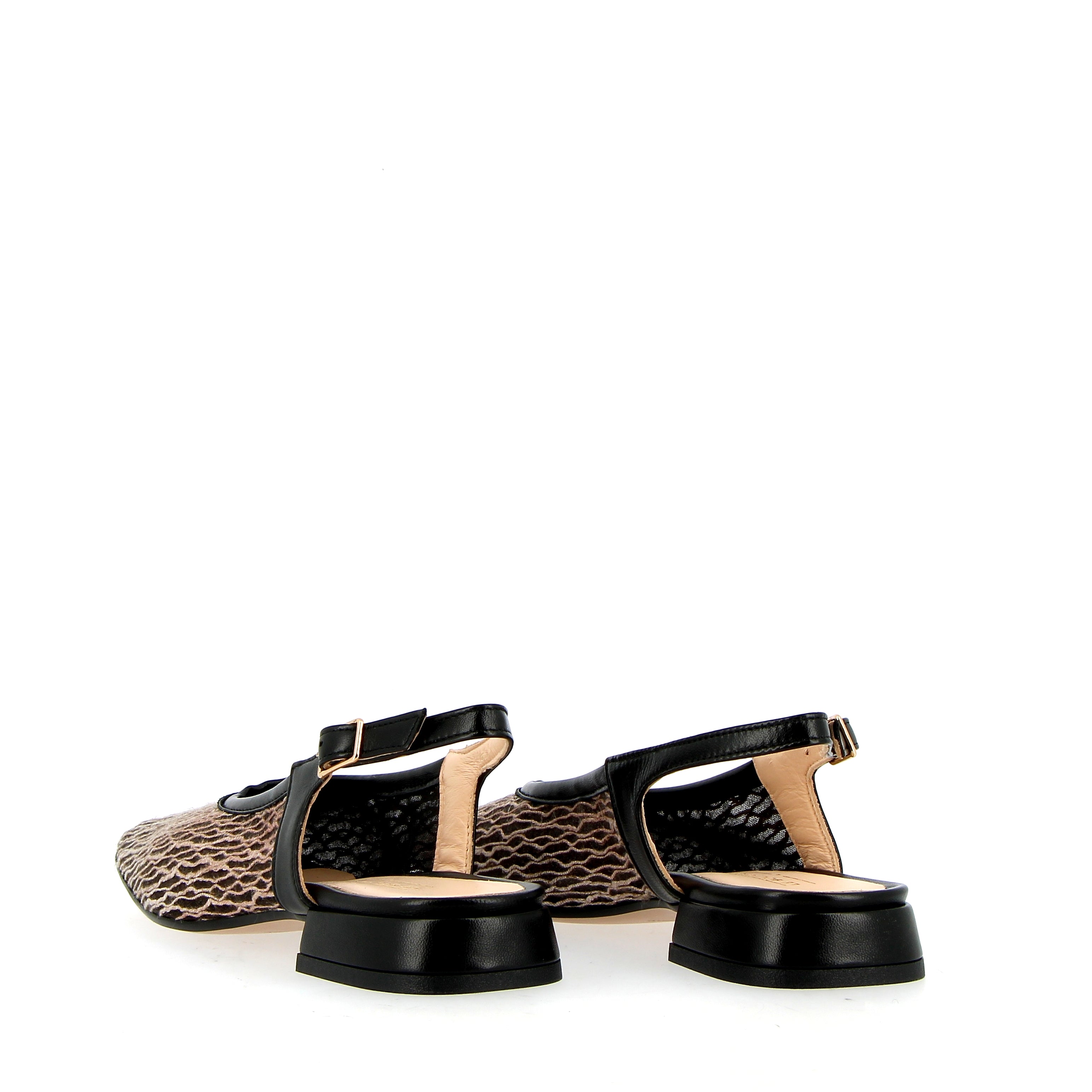 Slingback basso nero con tessuto a rete a motivi