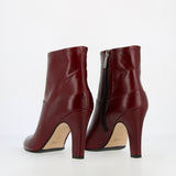 Stivaletto zippato su tacco in pelle lucida nera bordeaux