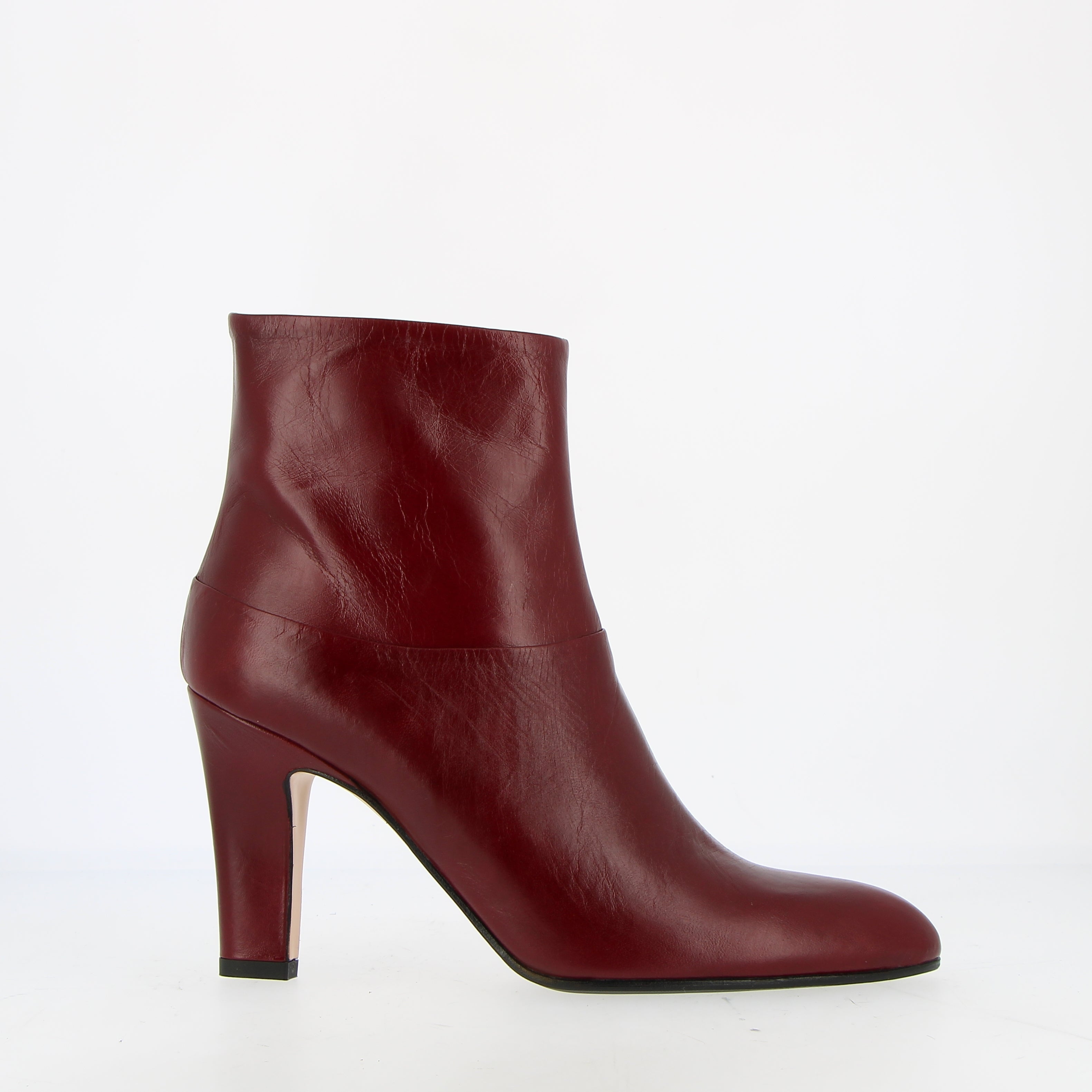 Stivaletto zippato su tacco in pelle lucida nera bordeaux