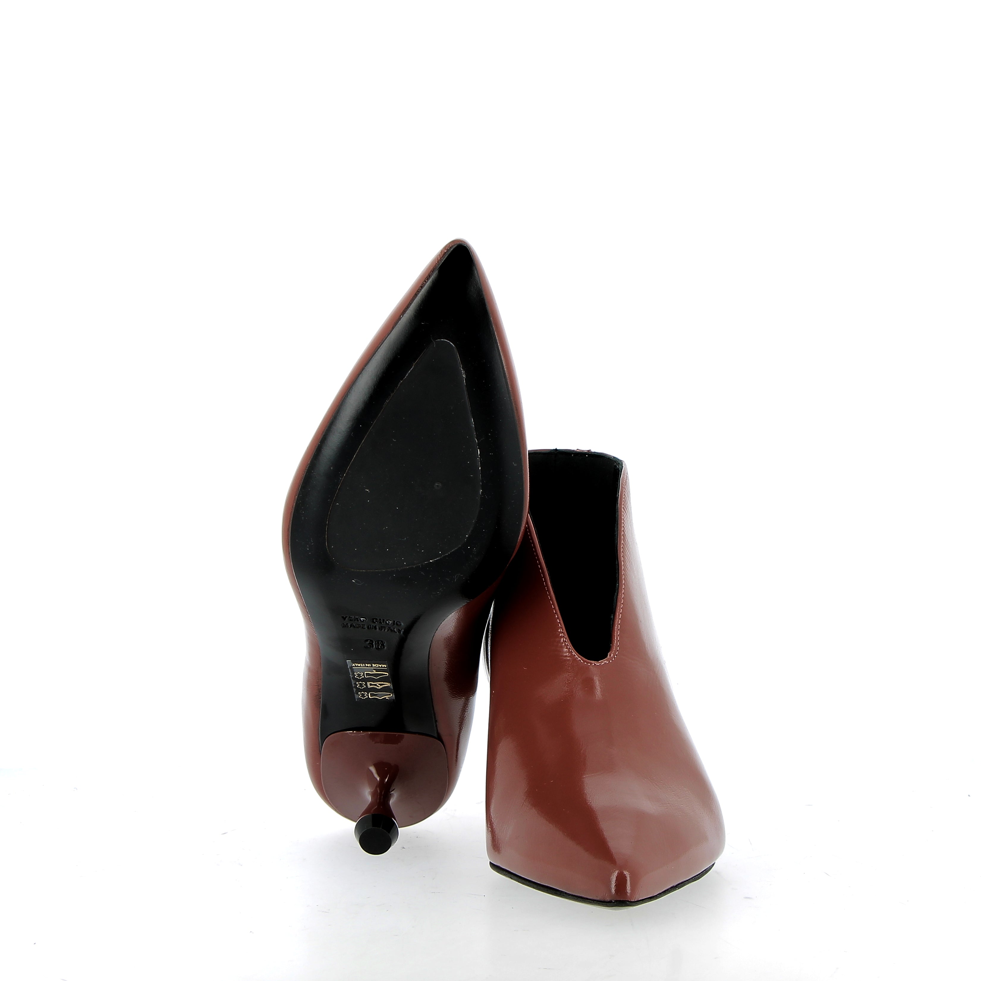 Ankle-length in brick-colored Verlux fabric.