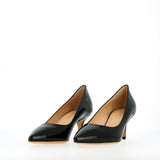 Black lacquered leather pumps