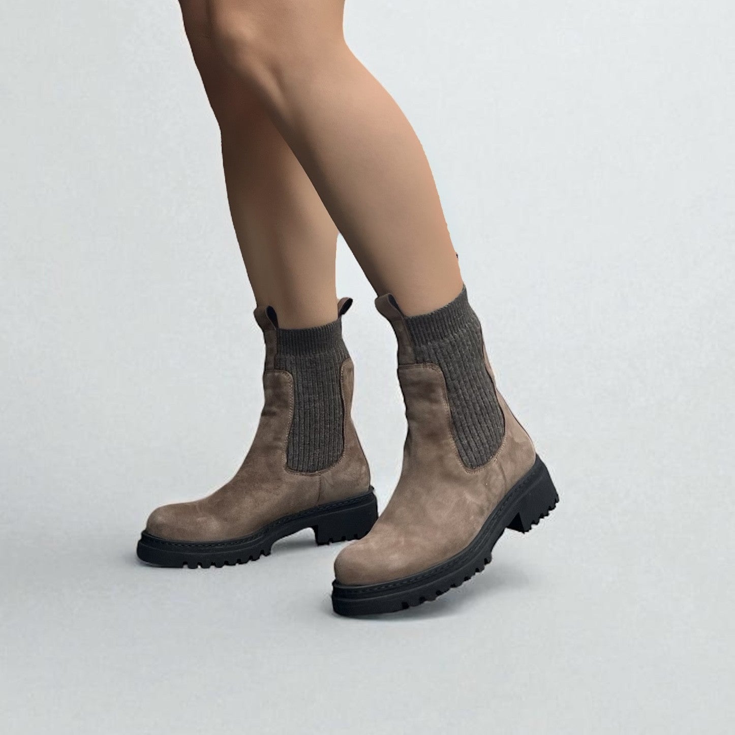 Stivaletto Chelsea taupe con elastici in lana