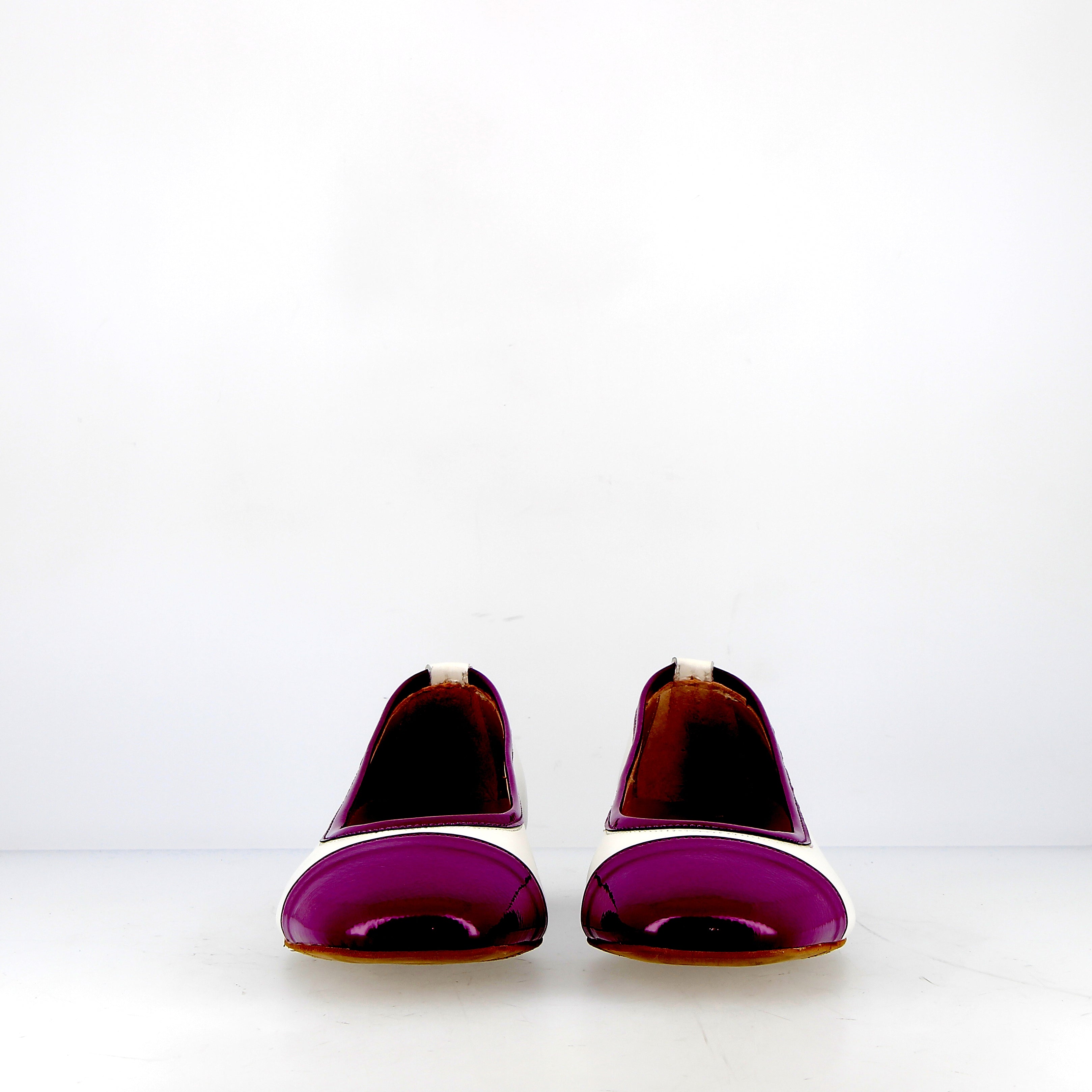 Ballerina with purple patent leather toe