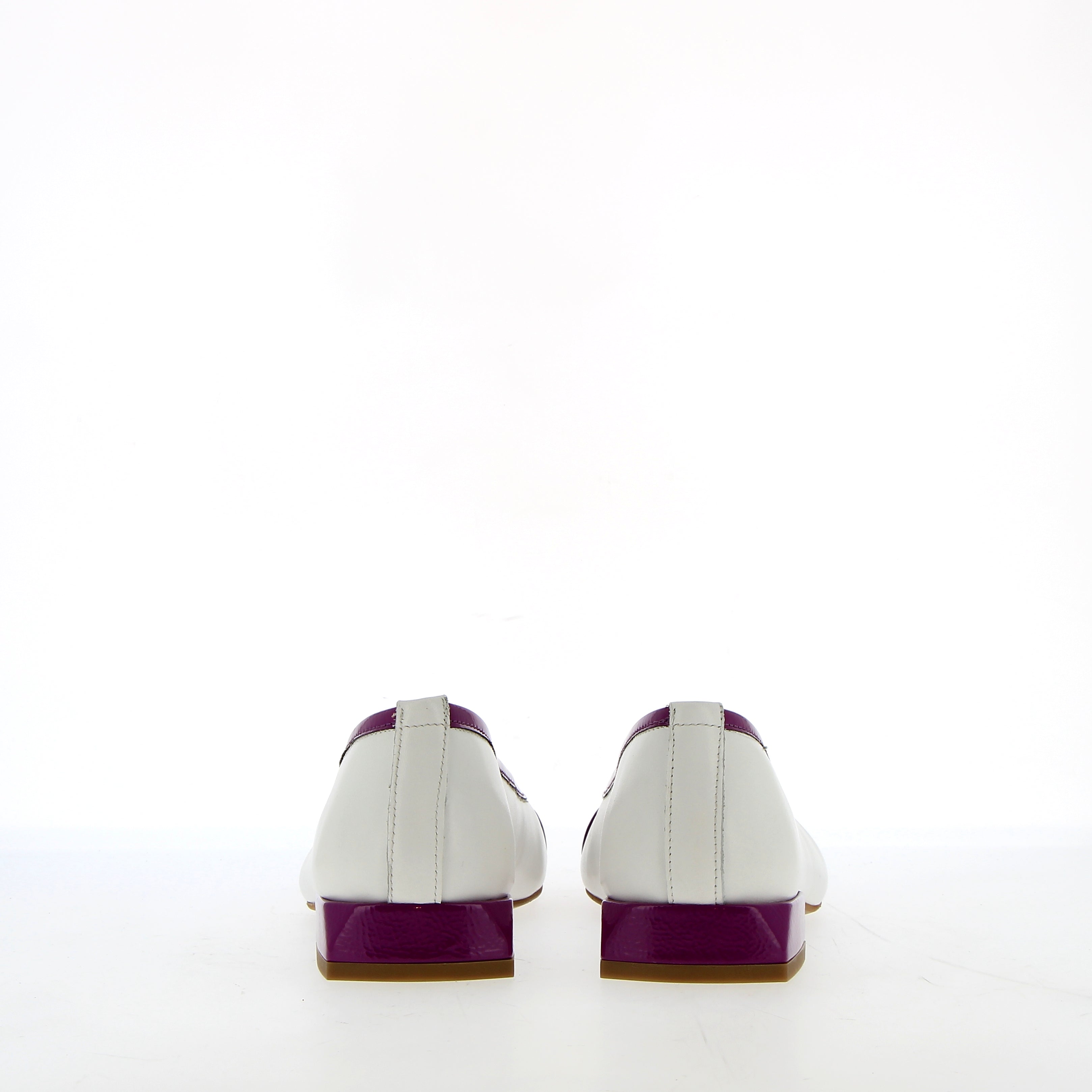Ballerina with purple patent leather toe