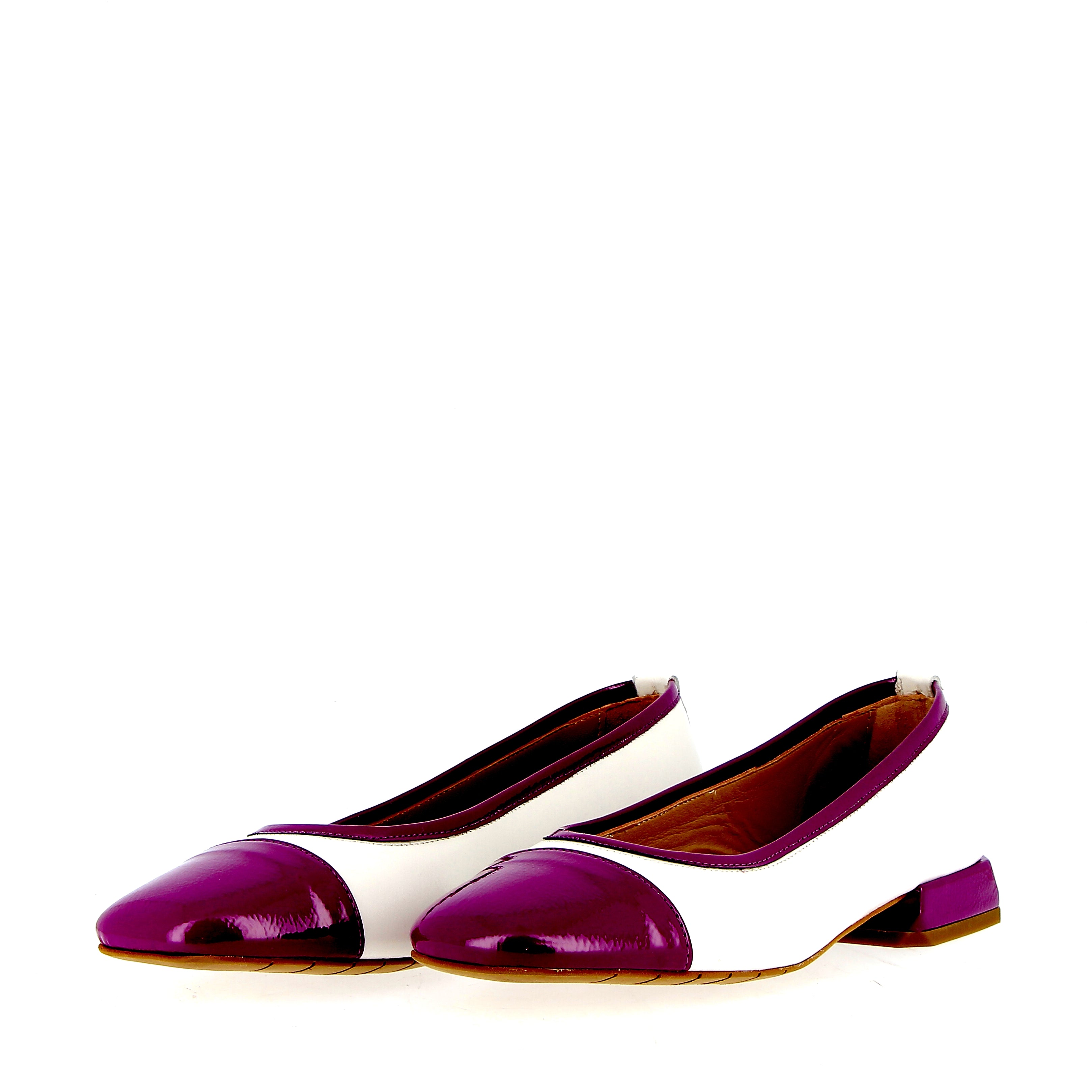 Ballerina with purple patent leather toe